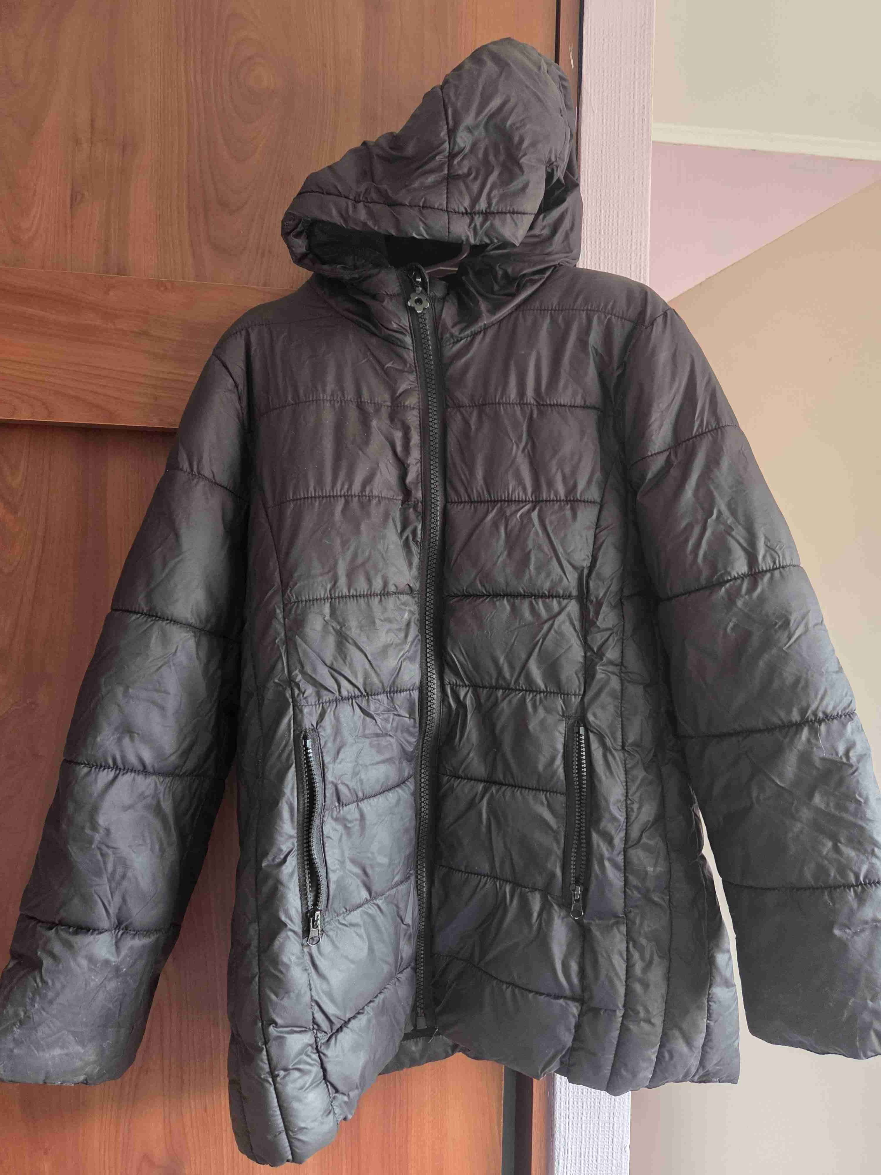 Chaqueta acolchada negra con capucha talla 8