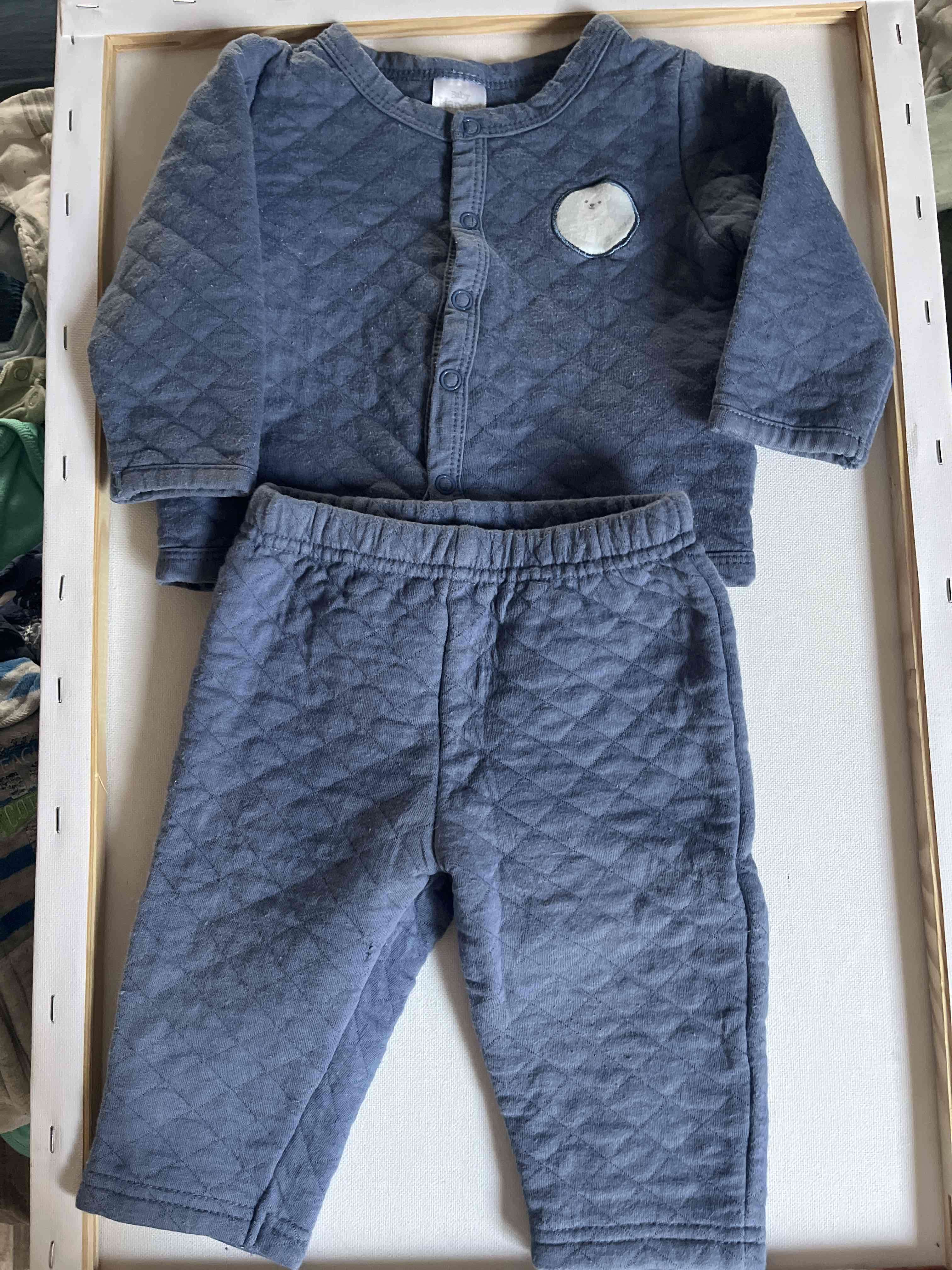 Conjunto azul acolchado para bebé