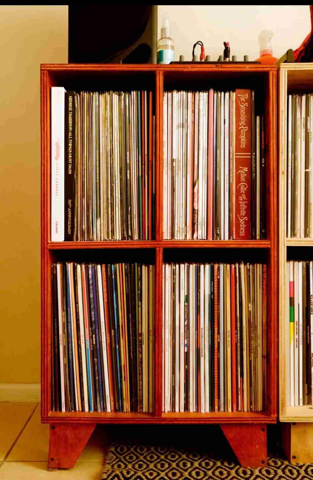 Mueble para vinilos de madera - miniatura 2