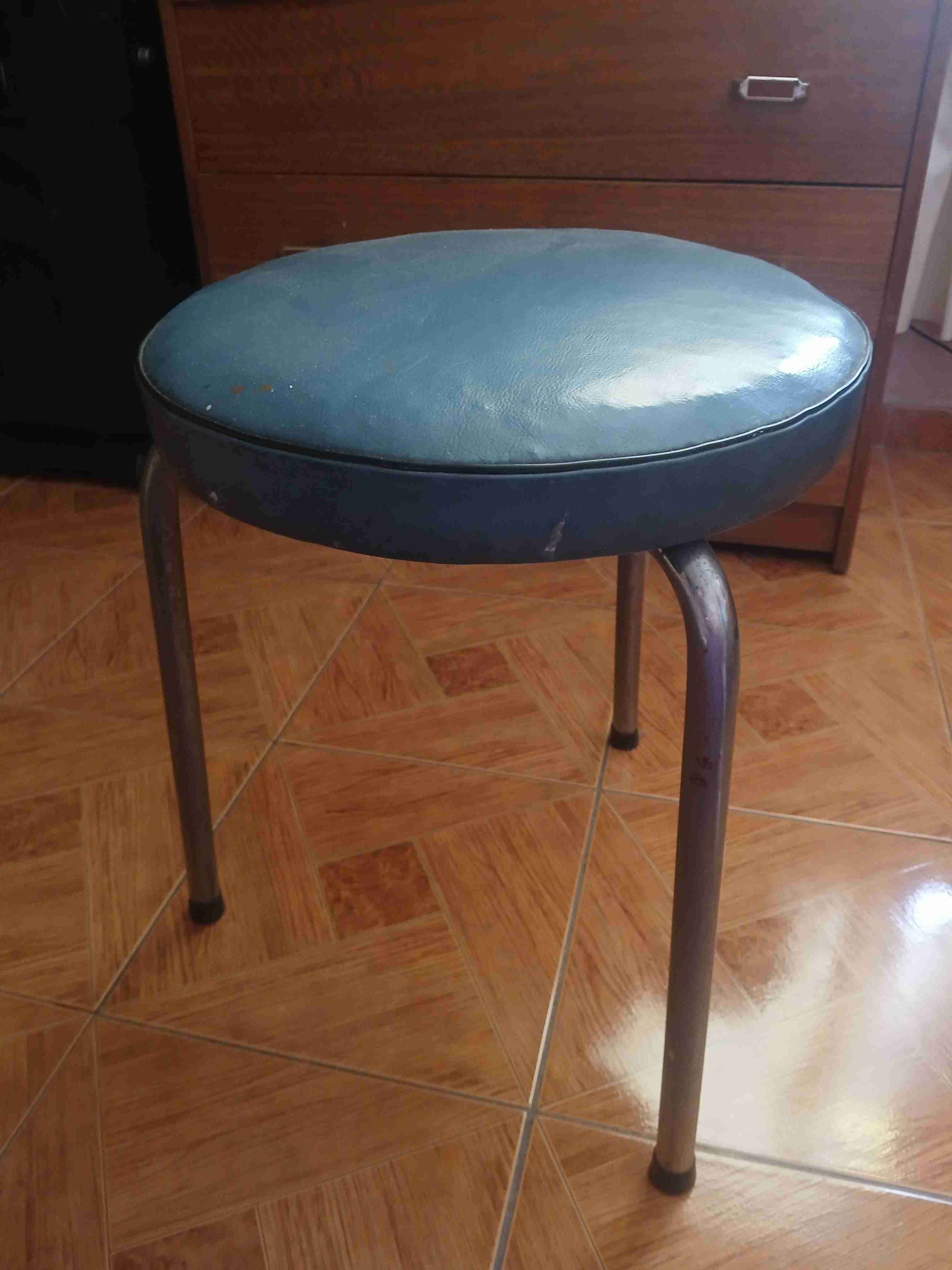 Silla vintage azul con apoyabrazos - miniatura 3