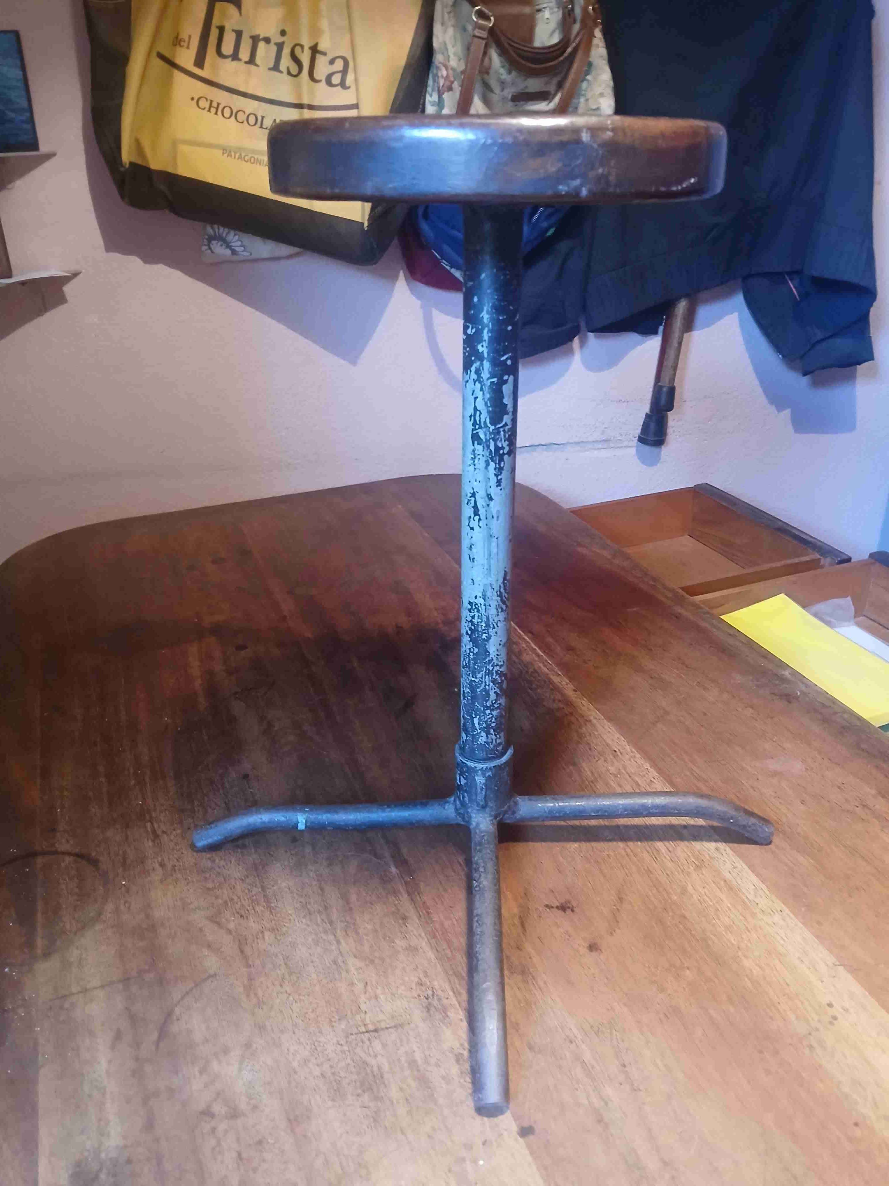 Mesa de madera clásica, escritorio - miniatura 4