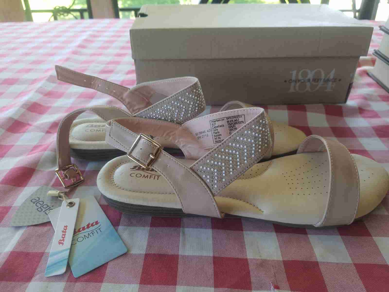 Sandalias bata Comfit beige nuevas