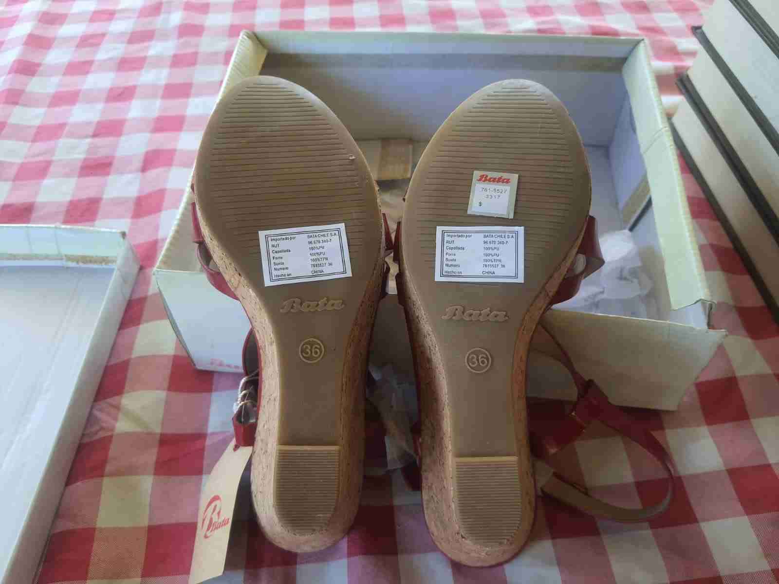 Sandalias plataformas rojas Bata - miniatura 2