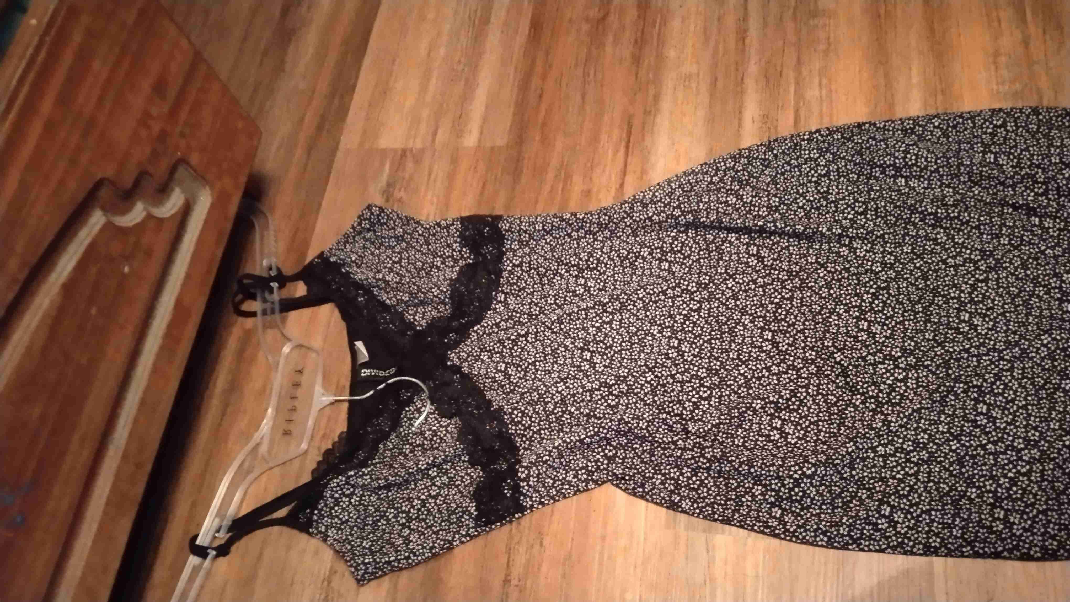 Vestido florado con encaje - miniatura 4
