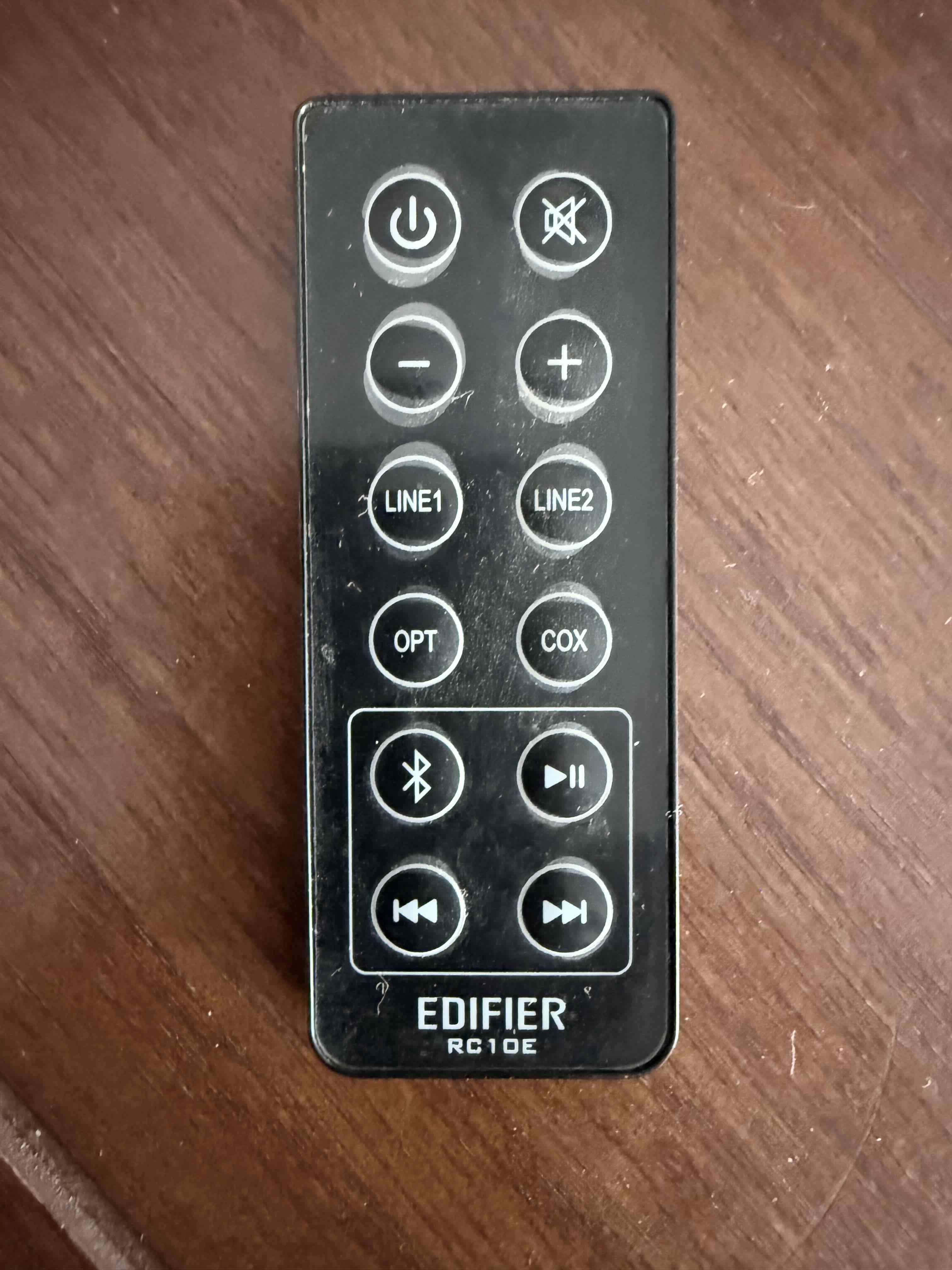 Parlantes con Control remoto Edifier RC10E