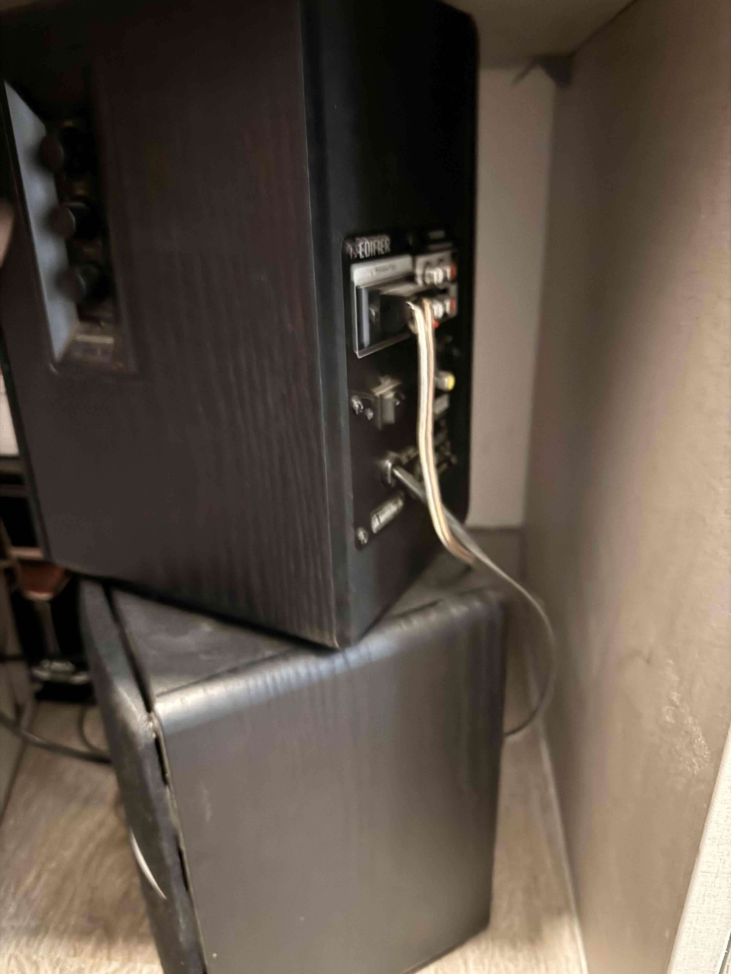 Parlantes con Control remoto Edifier RC10E - miniatura 3