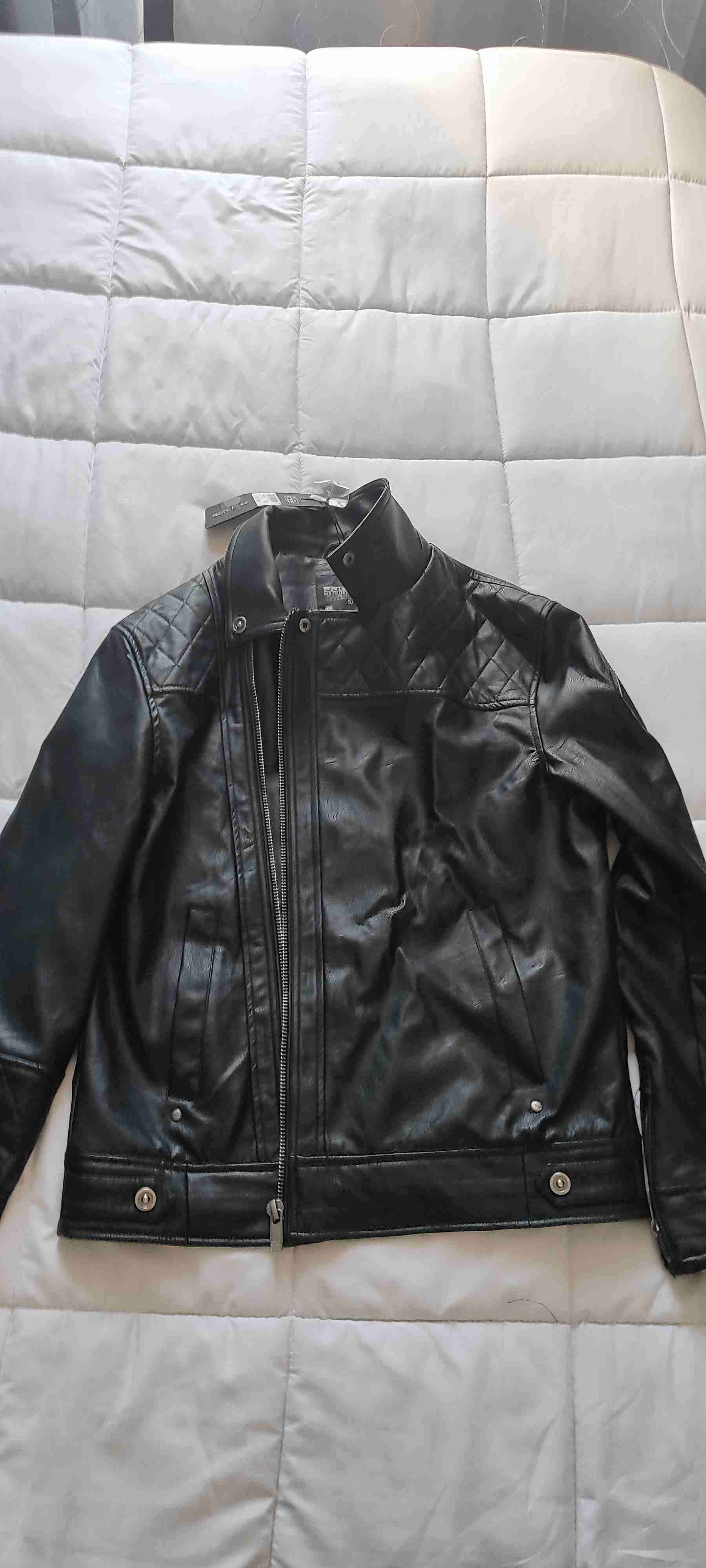 Chaqueta negra de cuero estilo biker - miniatura 2
