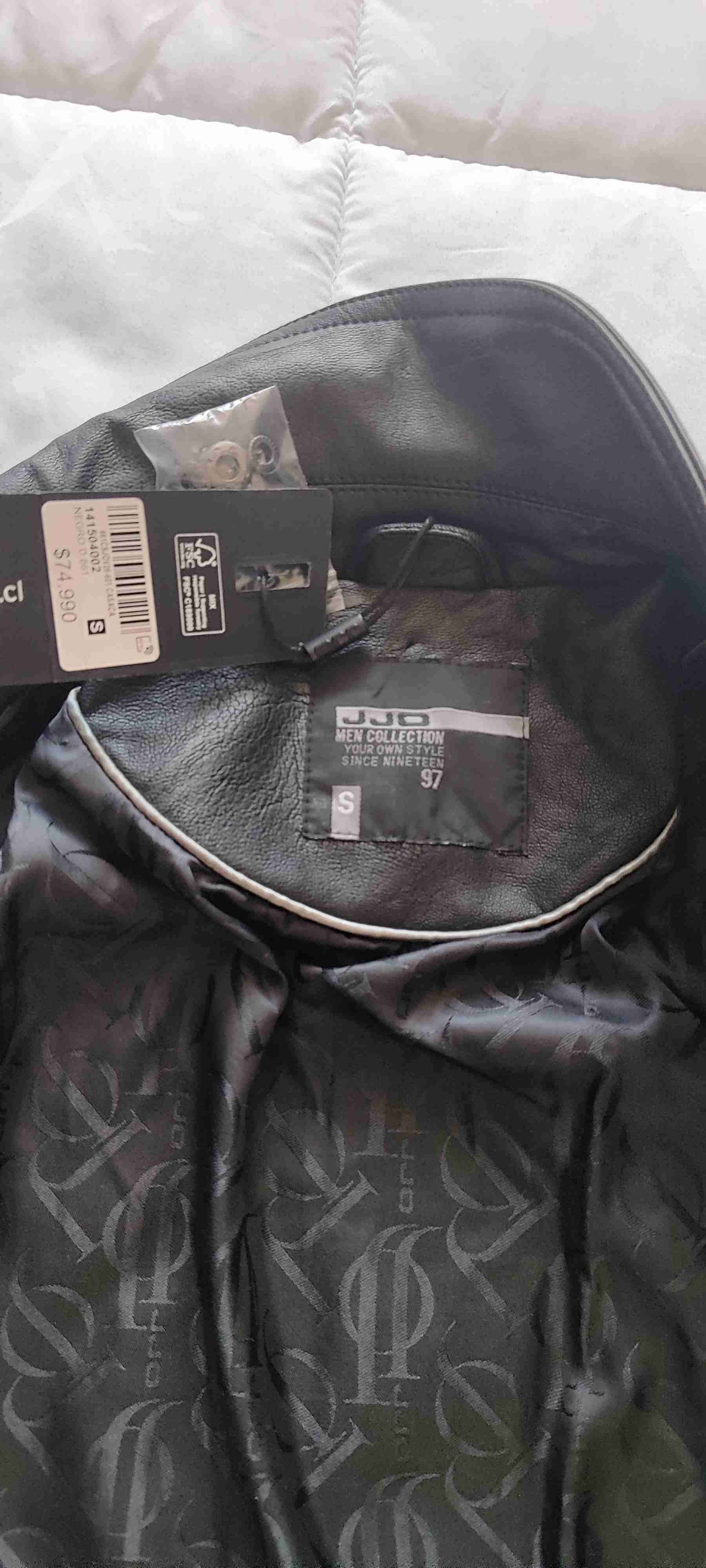 Chaqueta negra de cuero estilo biker - miniatura 3