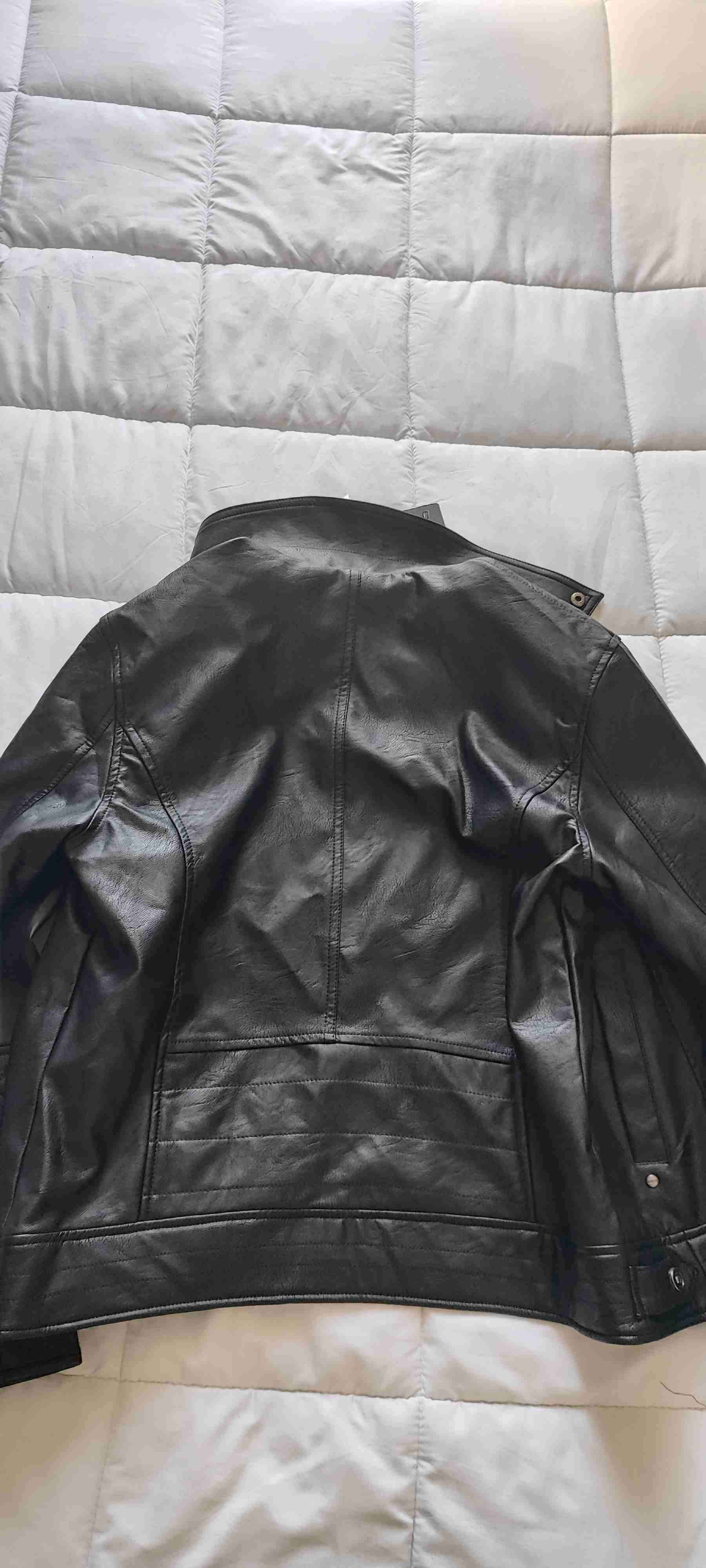 Chaqueta negra de cuero estilo biker - miniatura 4