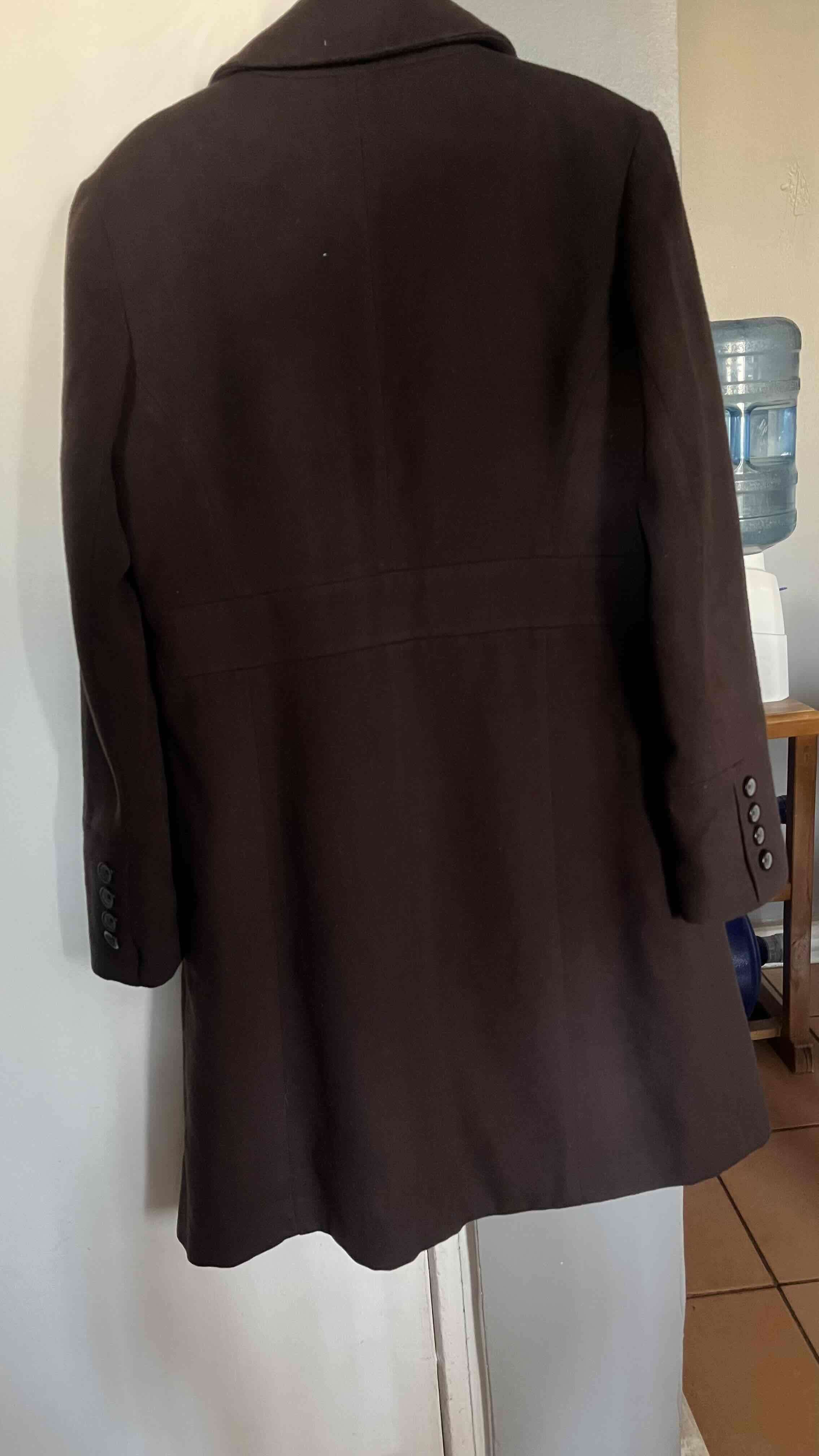 Abrigo largo marrón elegante - miniatura 2