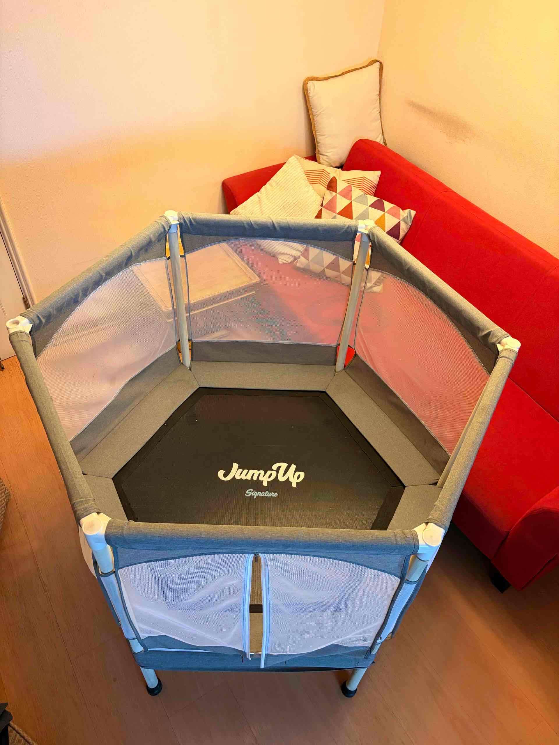 Saltarina corral hexagonal gris