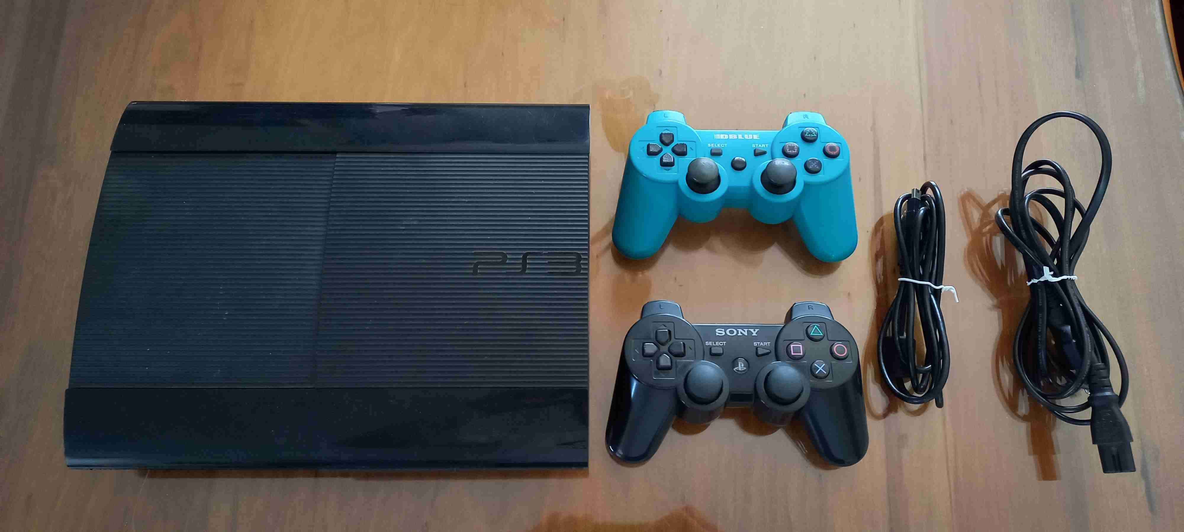 Consola PS3 con dos controles