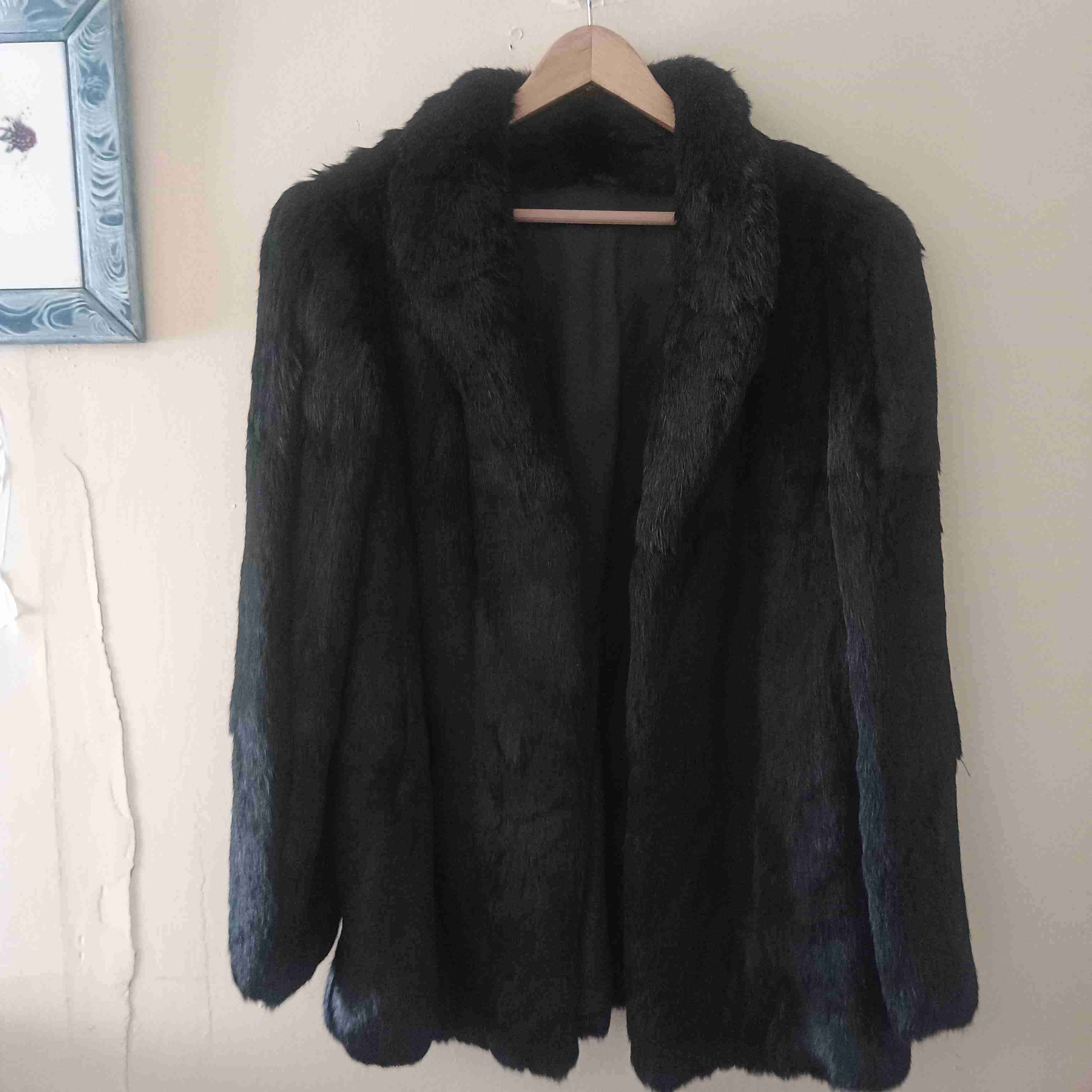 Abrigo de piel negro elegante - miniatura 2