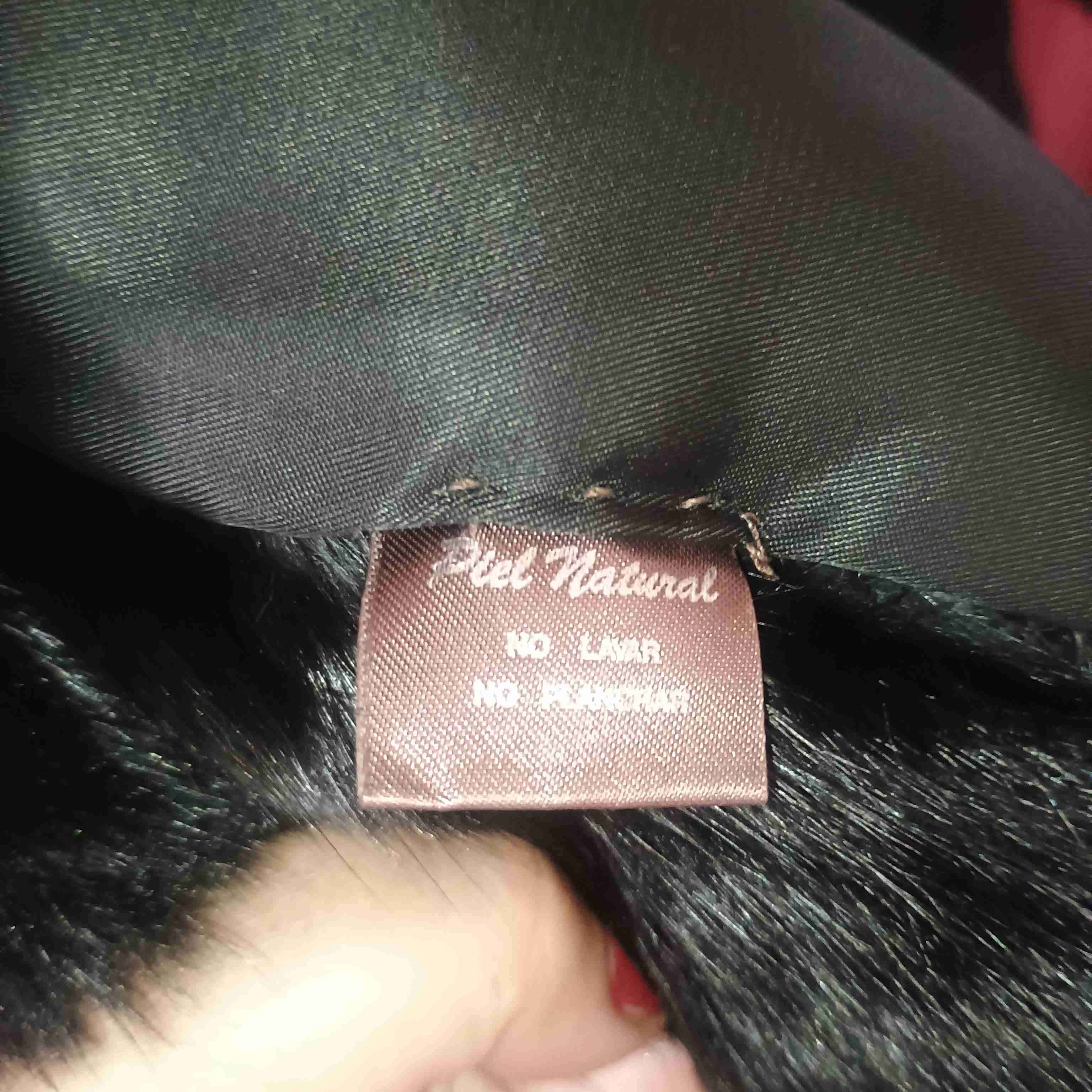 Abrigo de piel negro elegante - miniatura 4