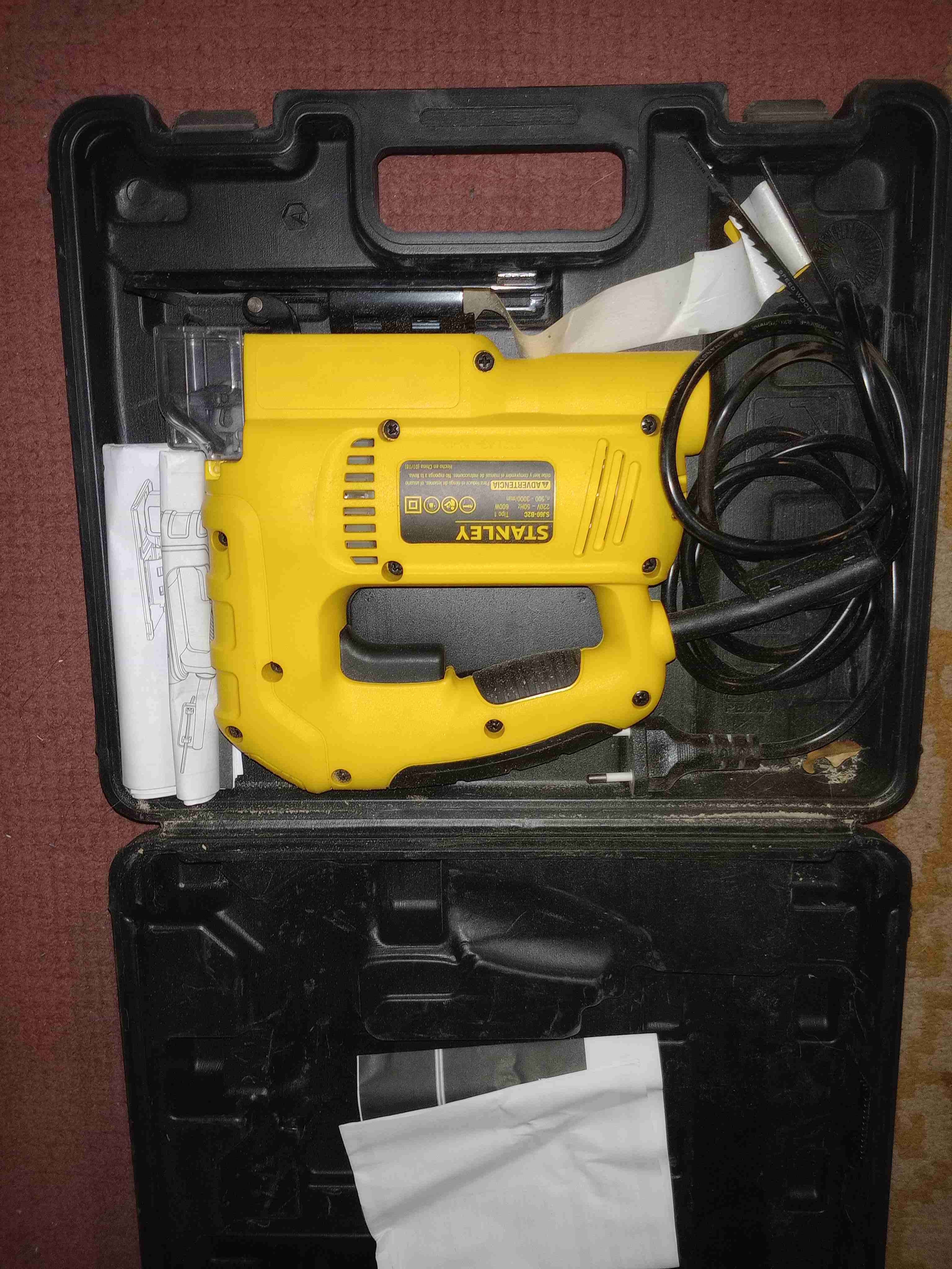 Sierra caladora Stanley 600W - miniatura 2