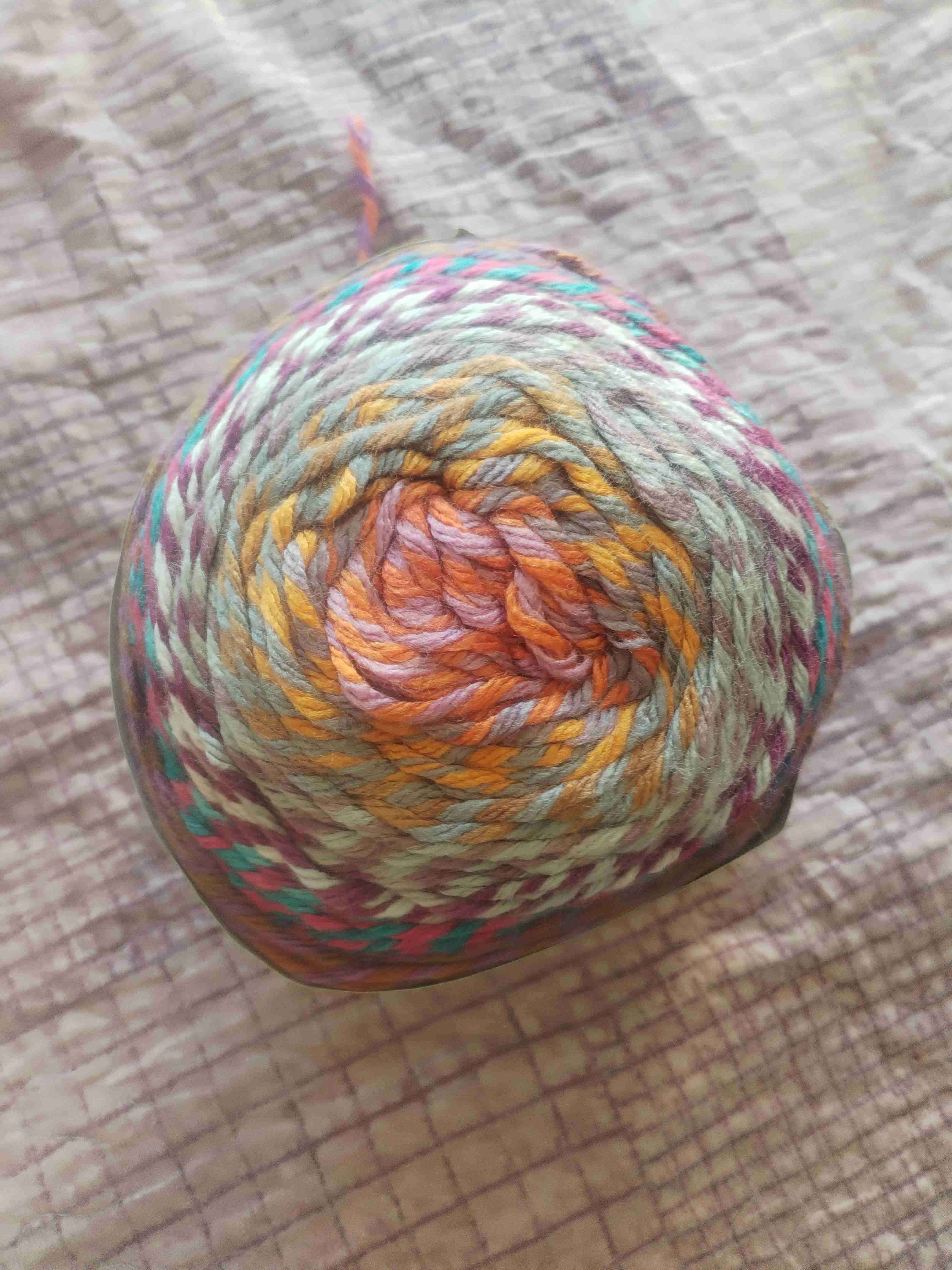 Ovillo de lana multicolor - miniatura 2