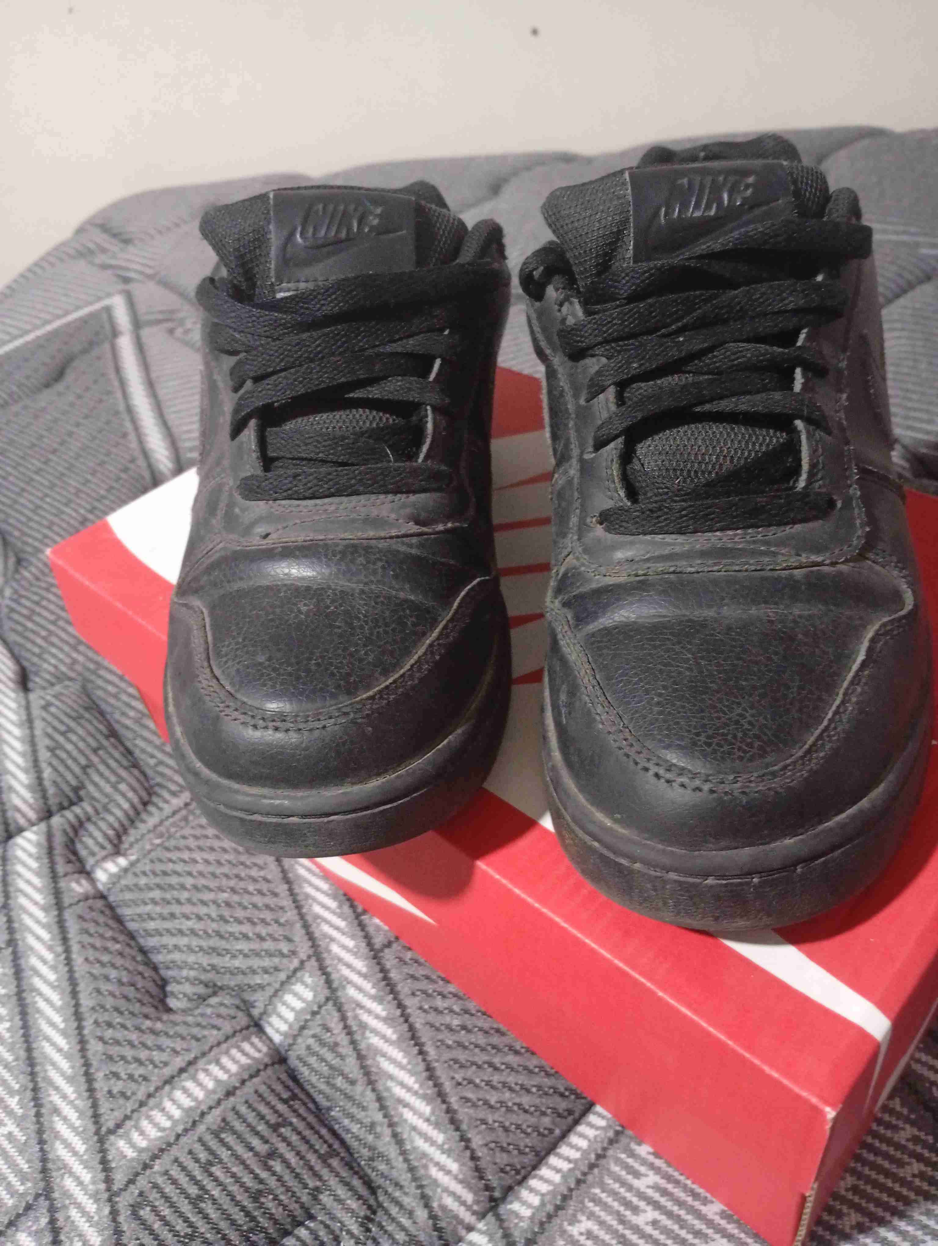 Zapatillas negras Nike clásicas - miniatura 2