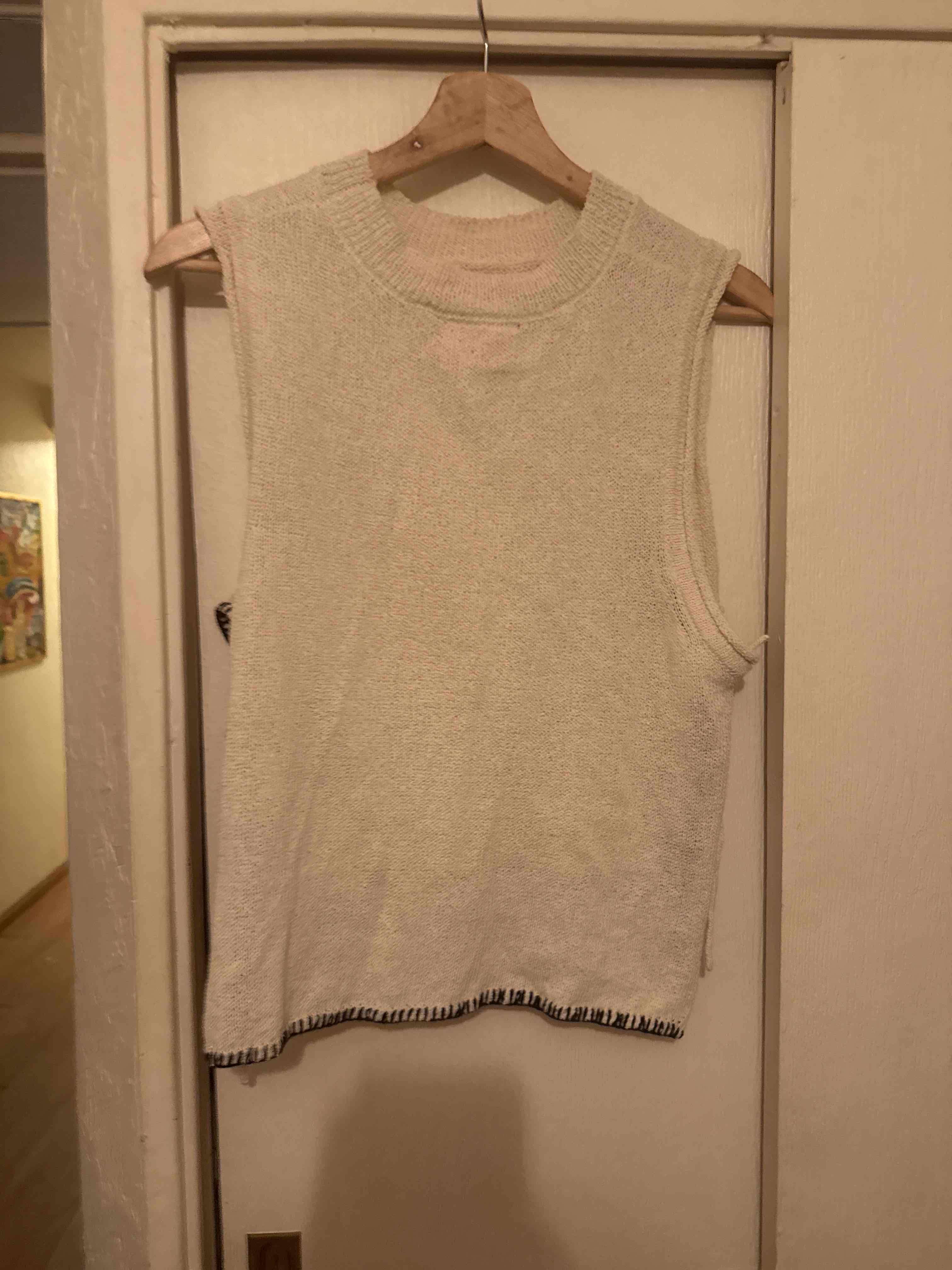 Polera sin mangas beige