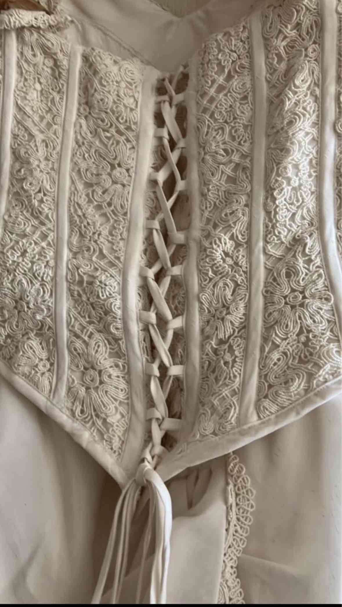 Vestido de novia blanco elegante - miniatura 3