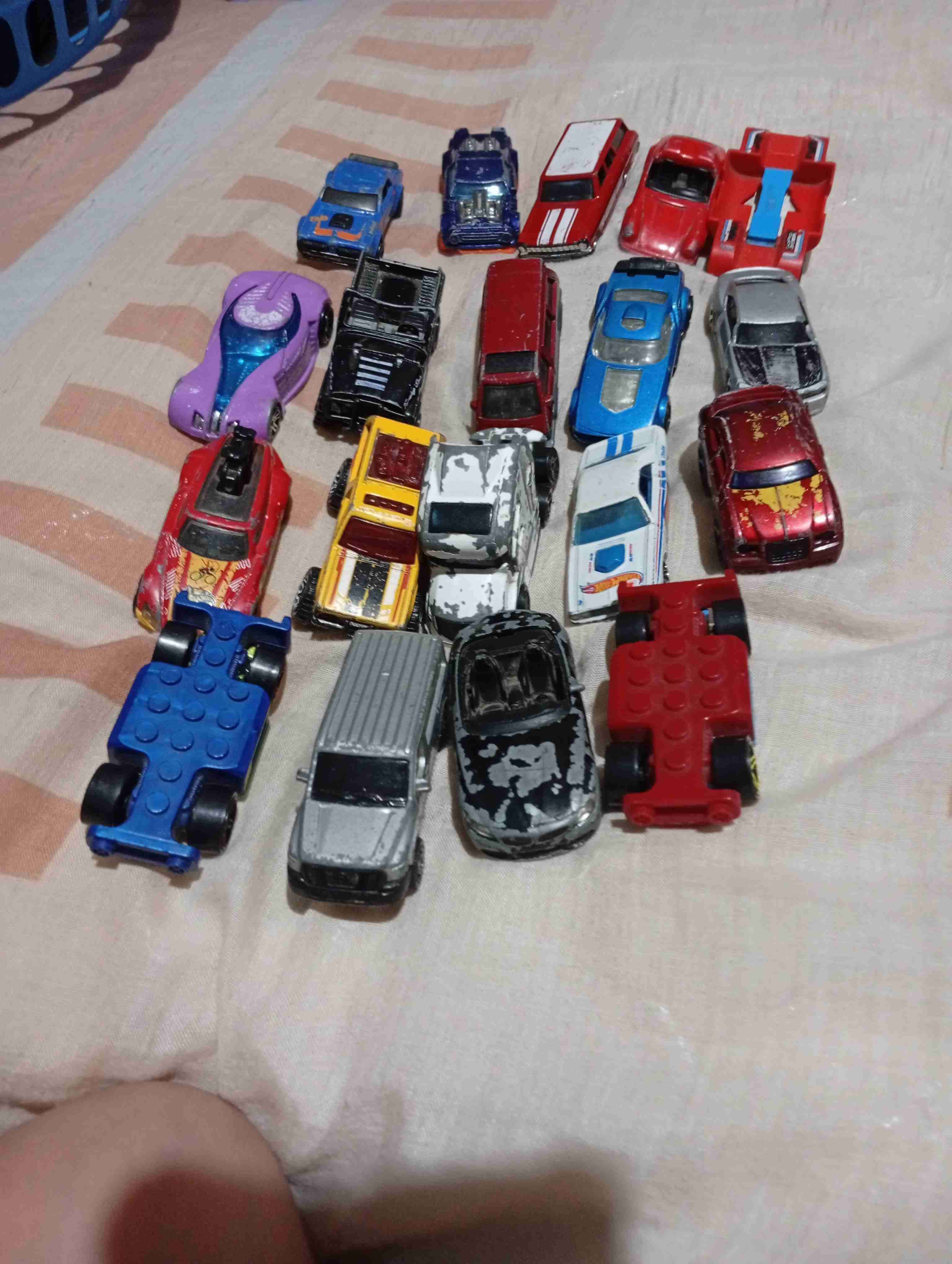 Lote de autos de juguete hola