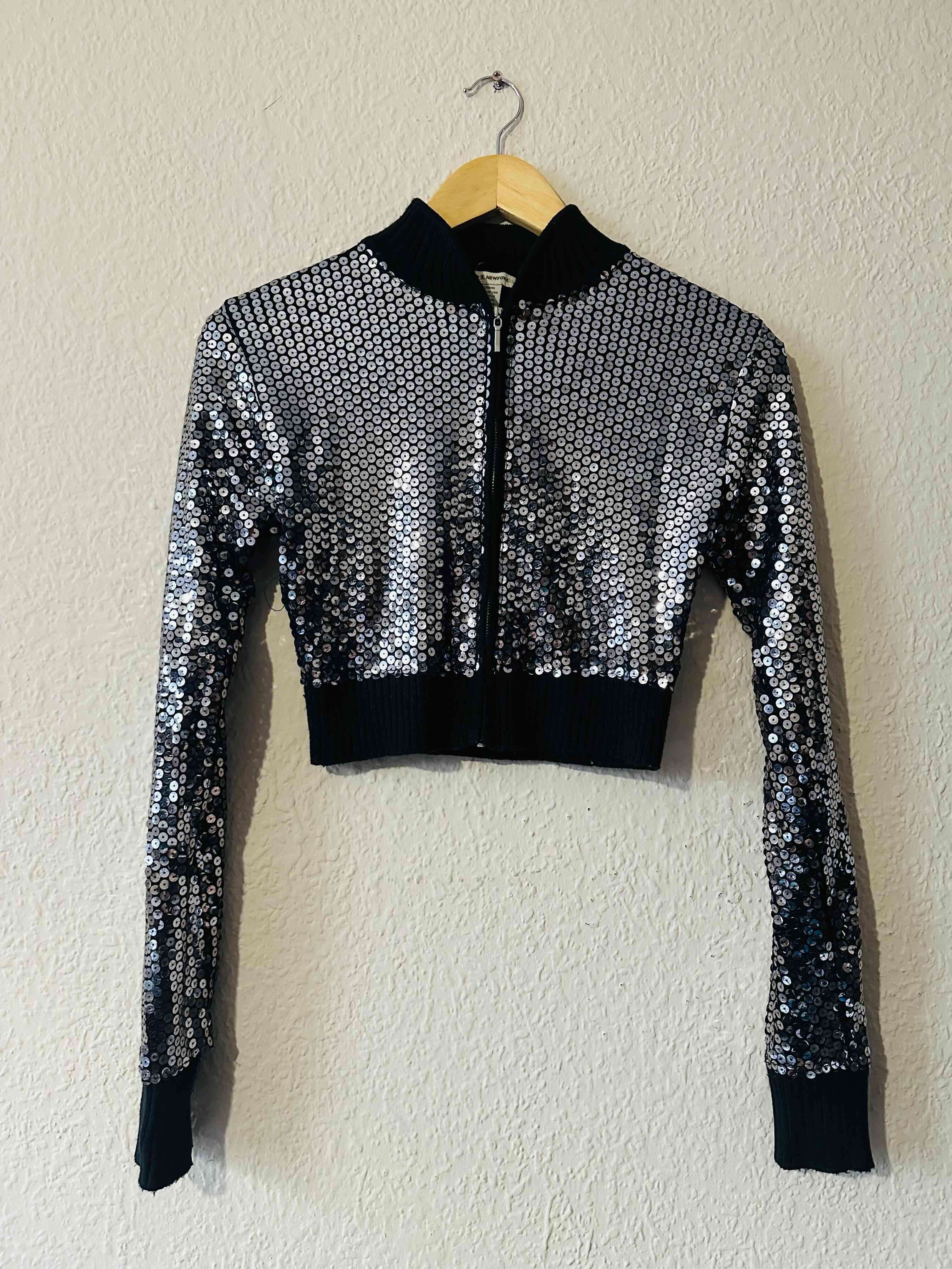 Poleron con lentejuelas plateadas