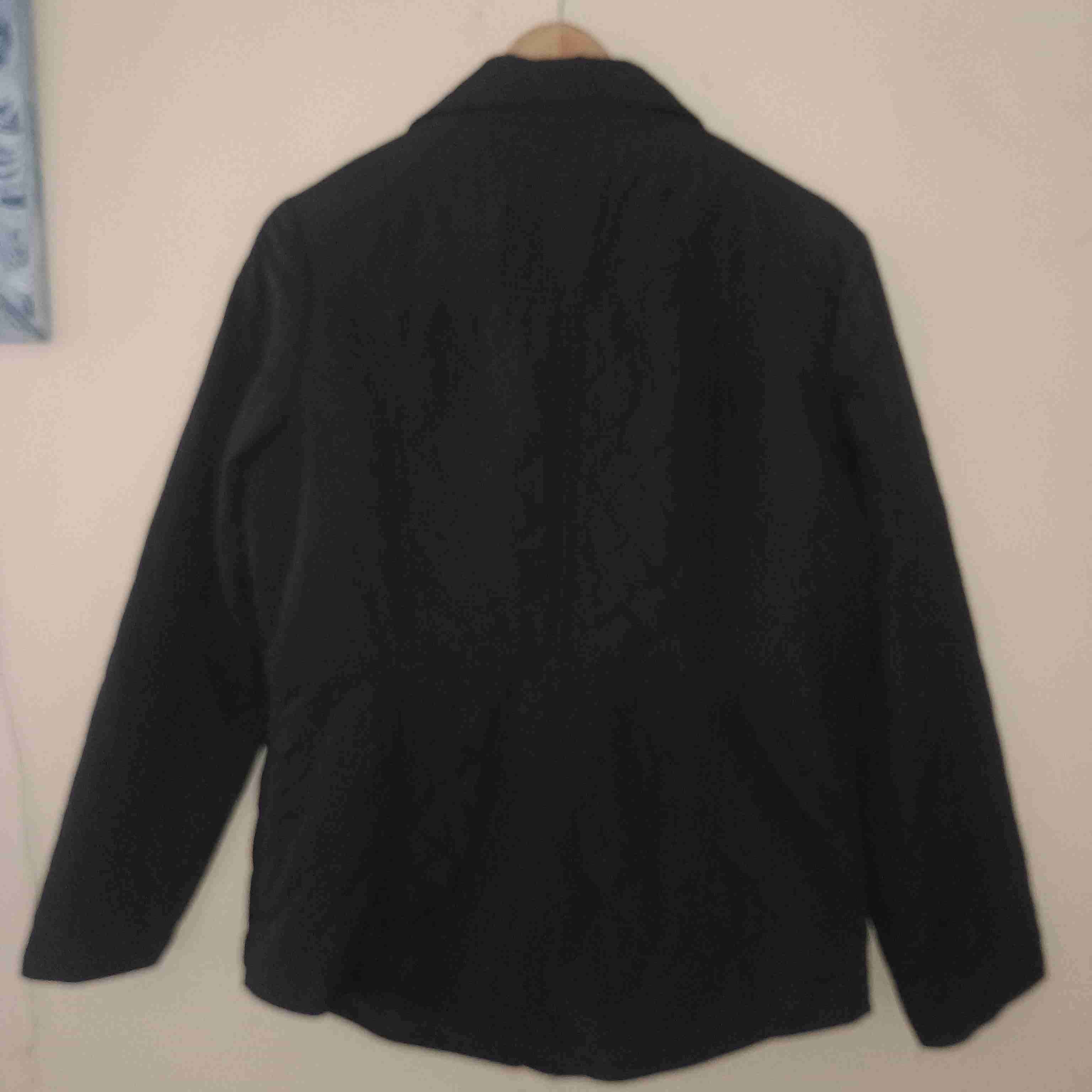 Chaqueta negra acolchada - miniatura 4