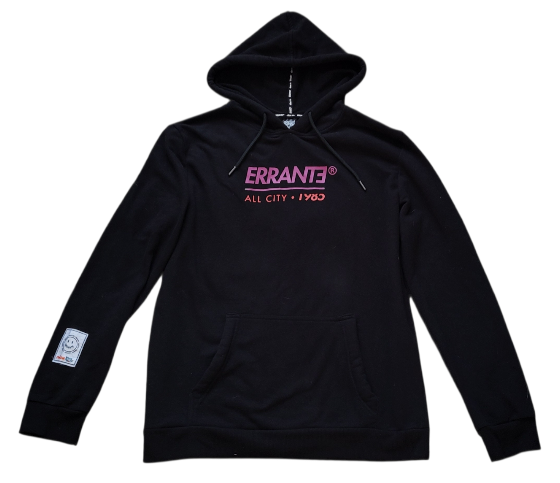 Polerón negro Errante con capucha