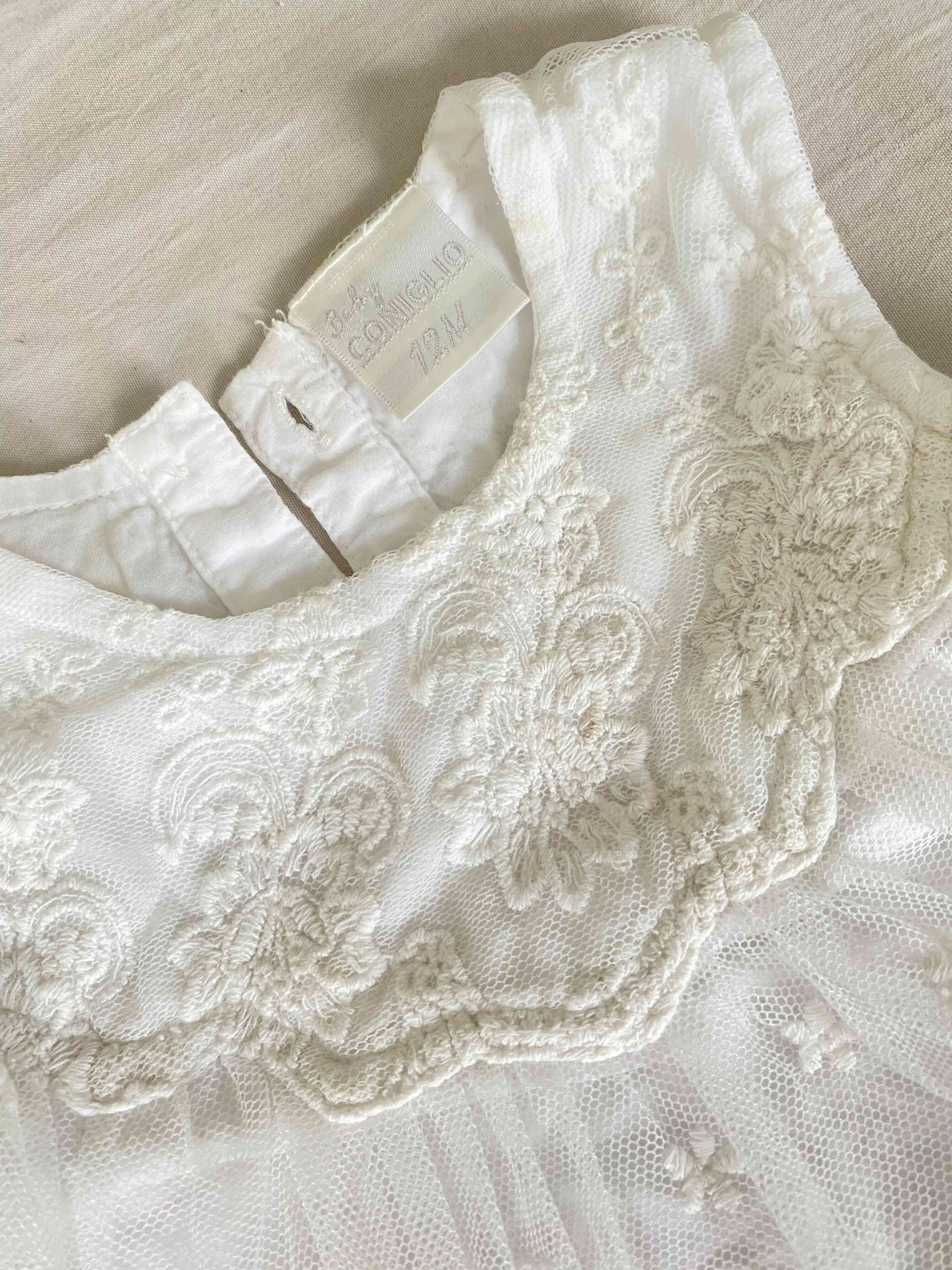 Vestido blanco bebé bordado - miniatura 2