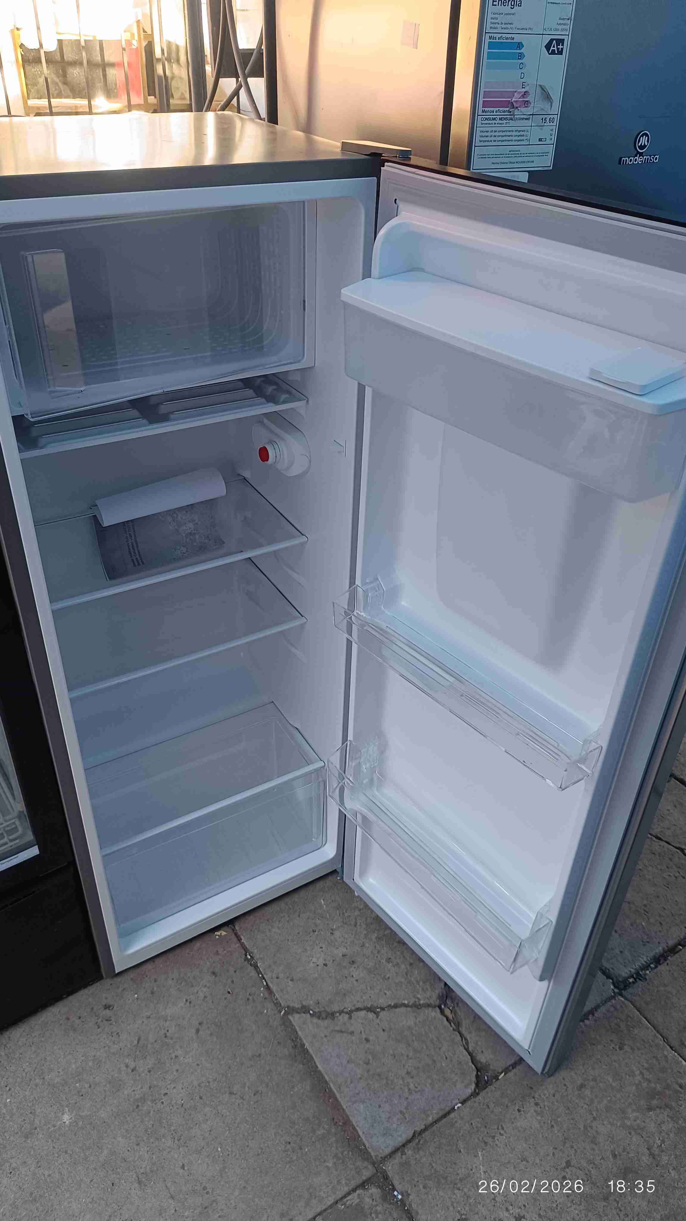 REFRIGERADOR Libero con dispensador de agua 💧 - miniatura 4