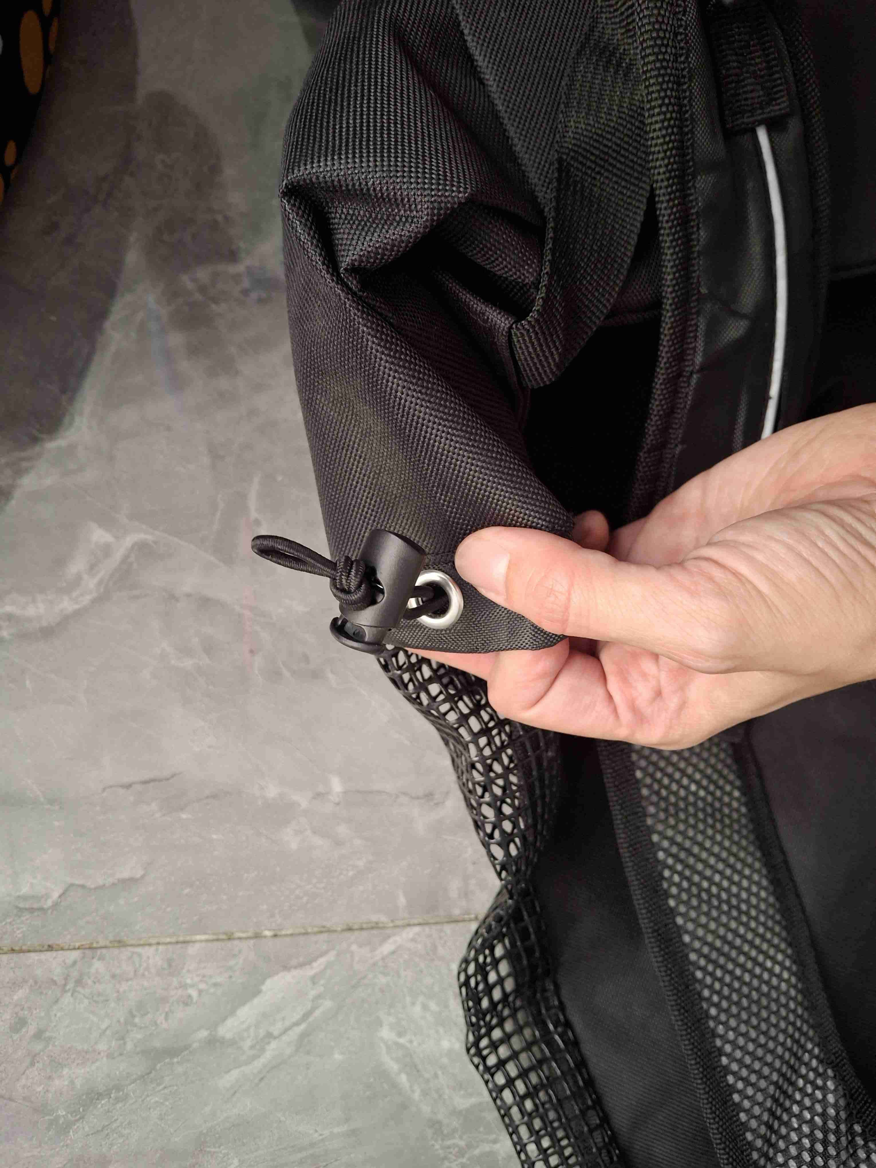 Bolso negro para cargar Perritos