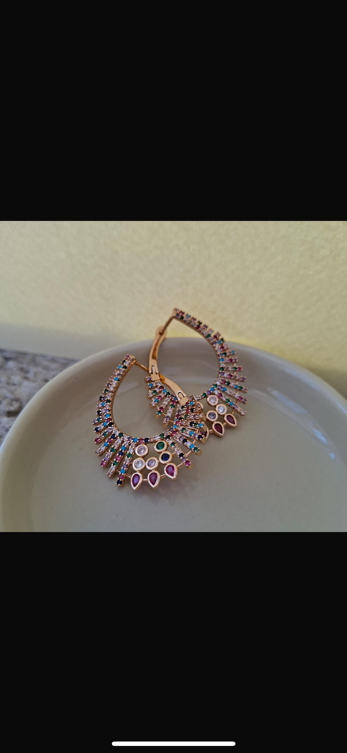 Aros dorados con incrustaciones - miniatura 2