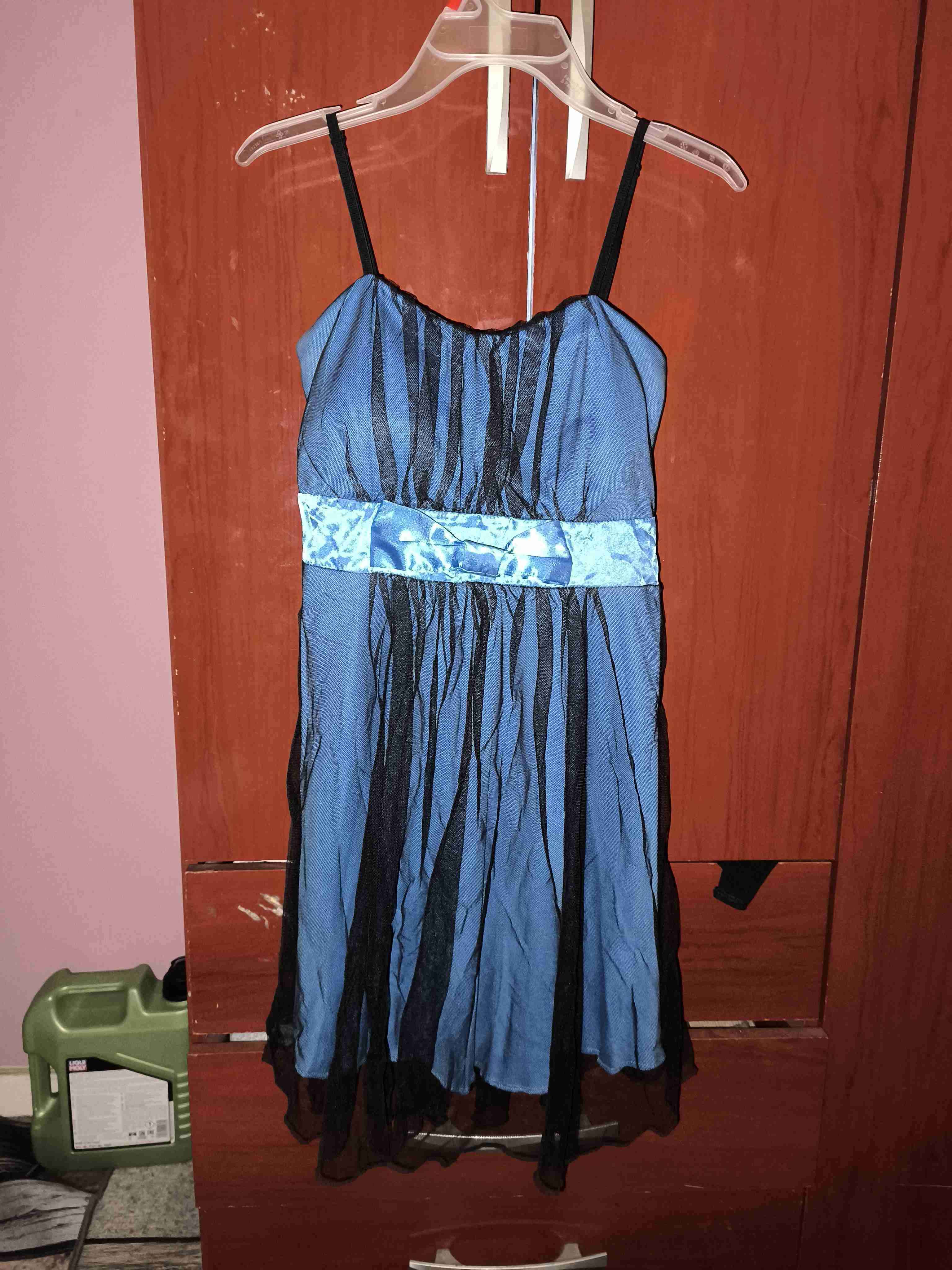 Vestido azul con tirantes