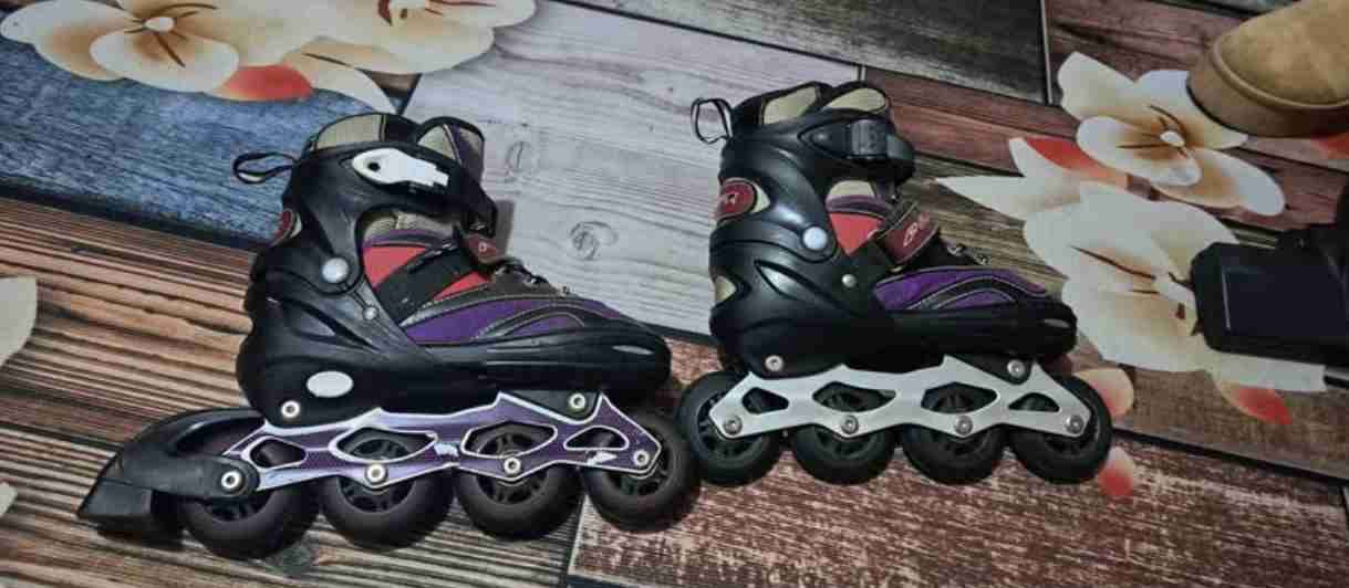 Patines en línea negros y morados - miniatura 4