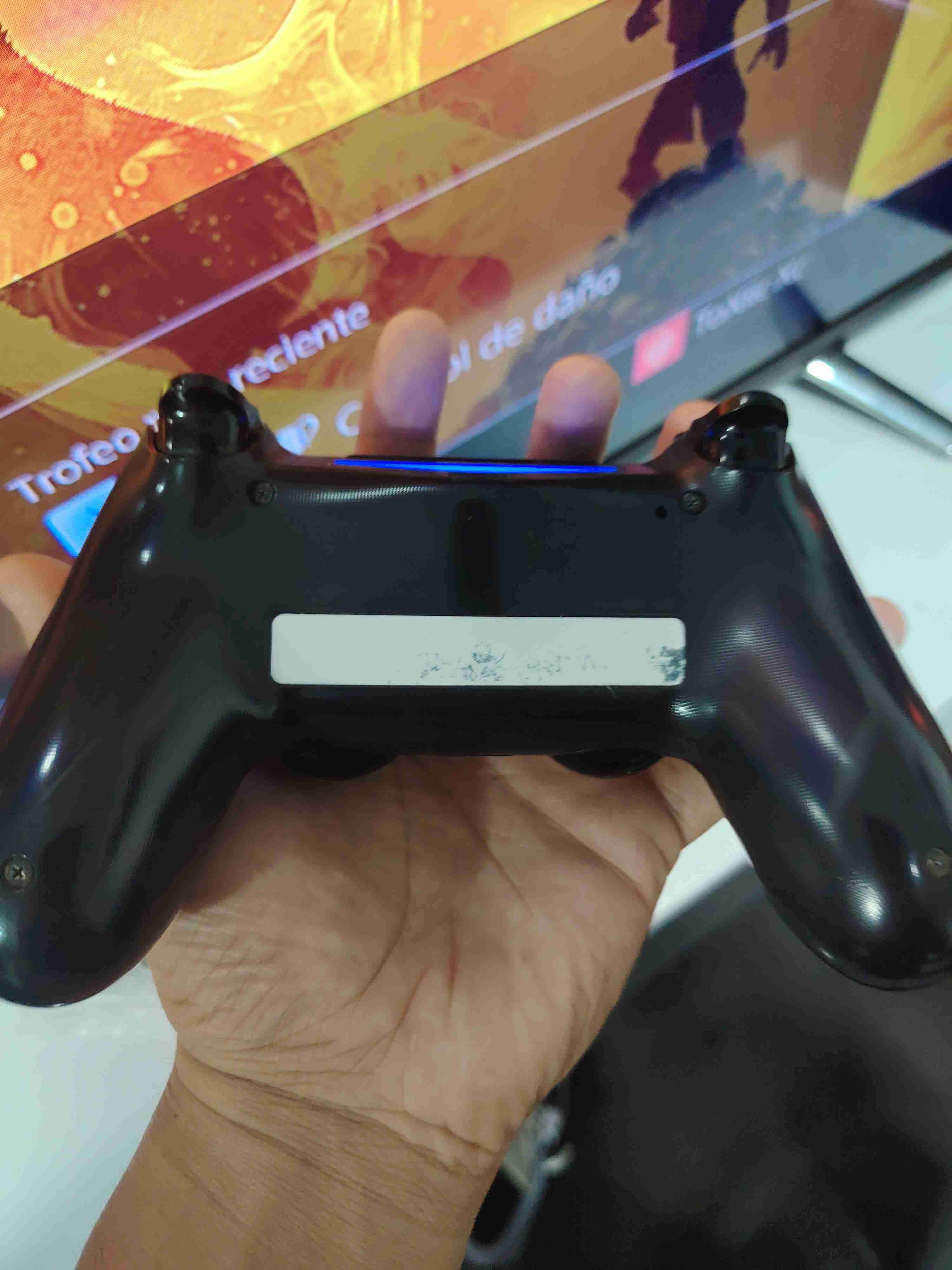 Consola PS4 en buen estado - miniatura 4