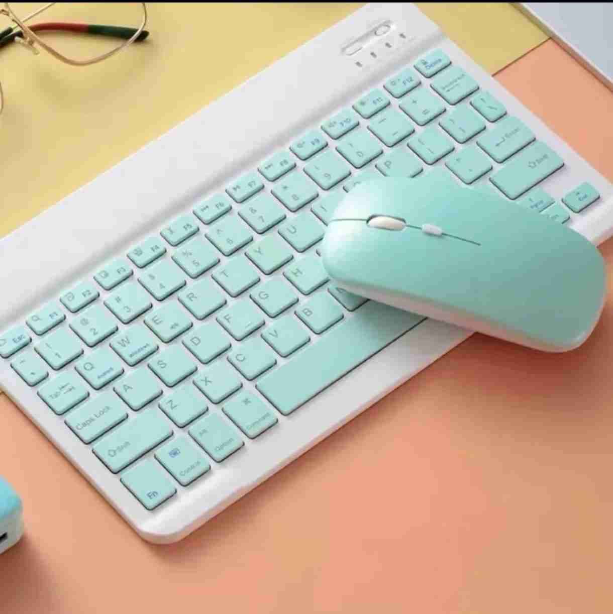 Teclado y mouse inalámbricos celeste