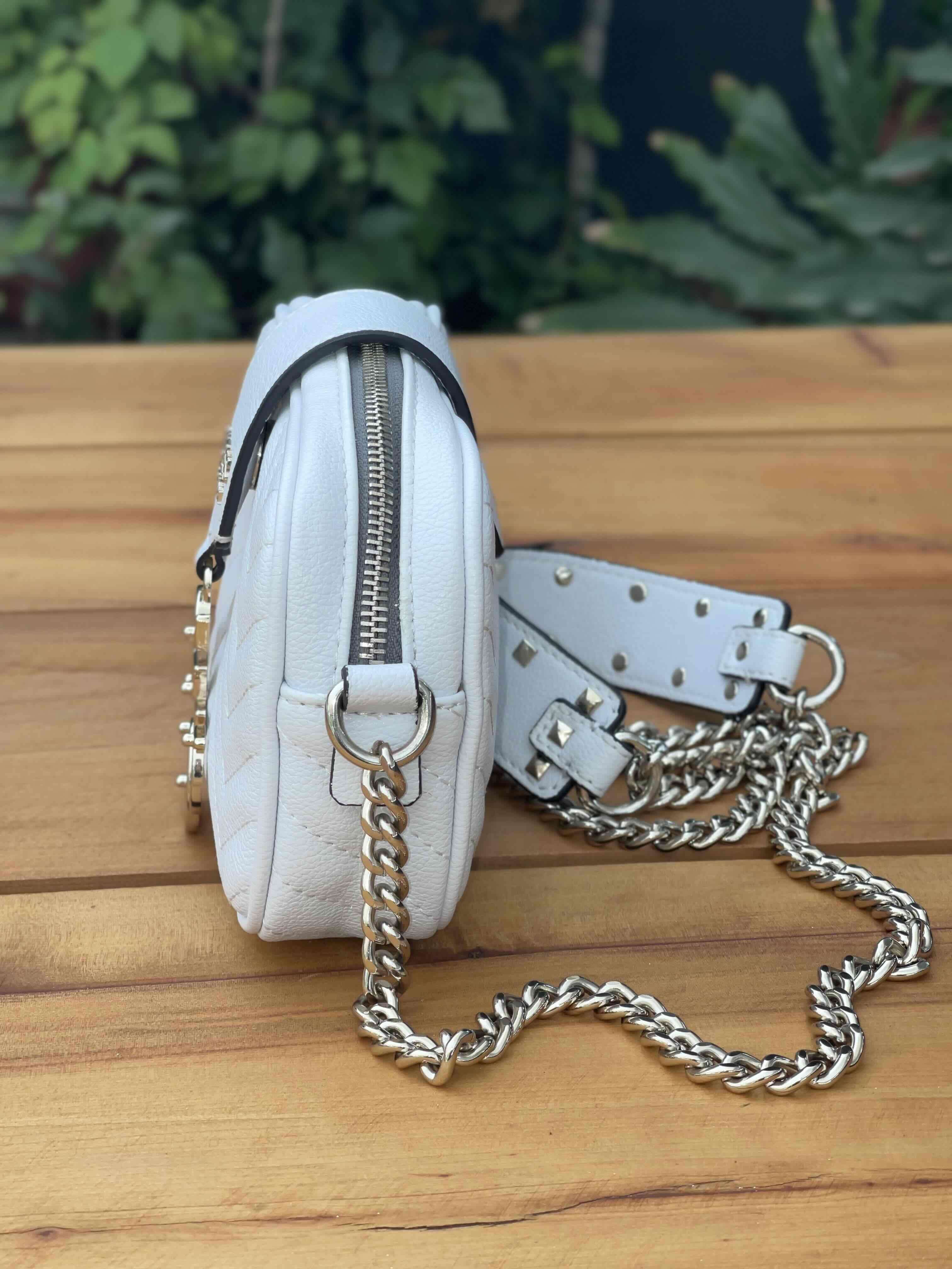 Bandolera blanca con cadena