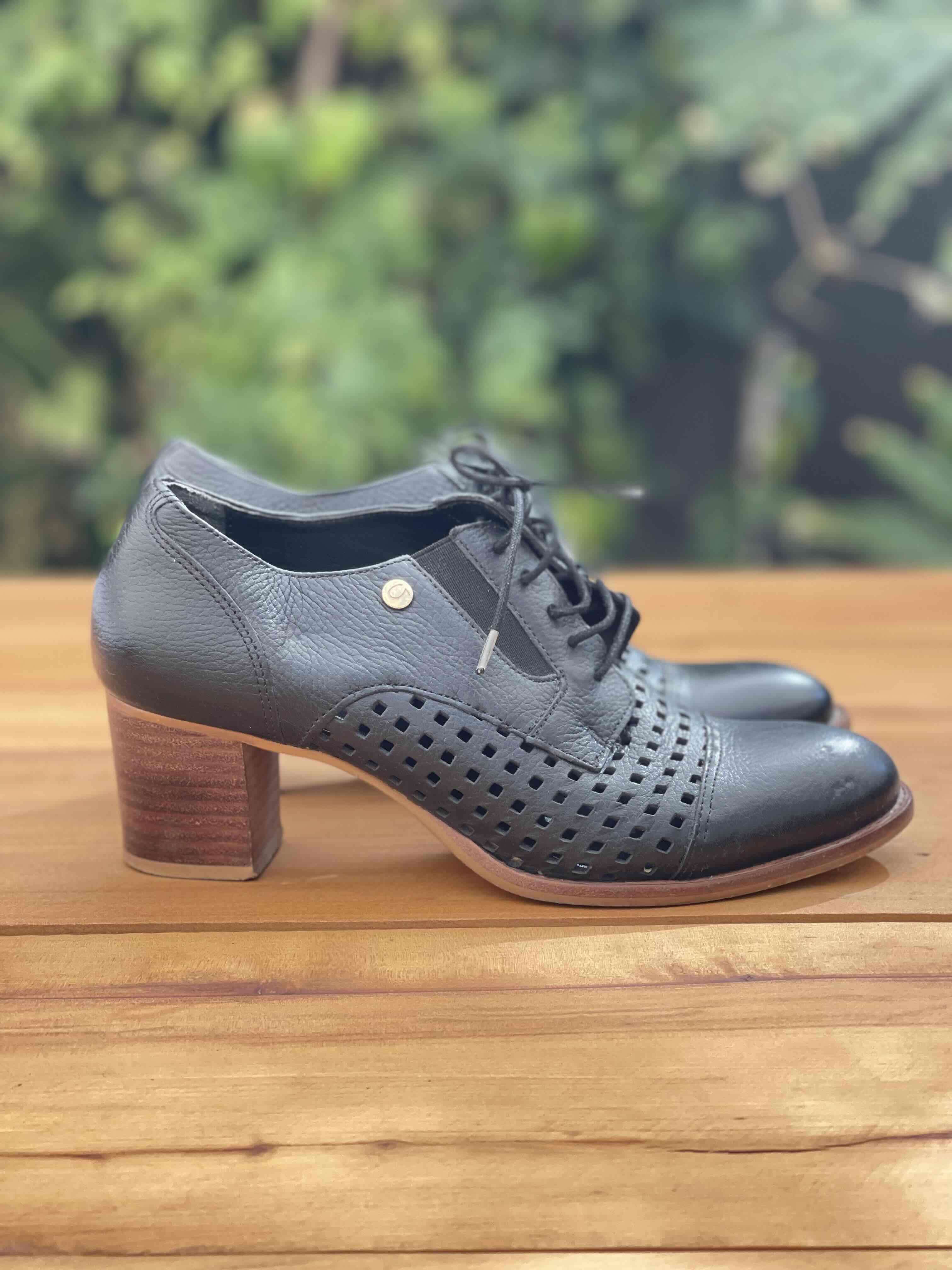 Zapatos de cuero mujer color negro marca Gacel