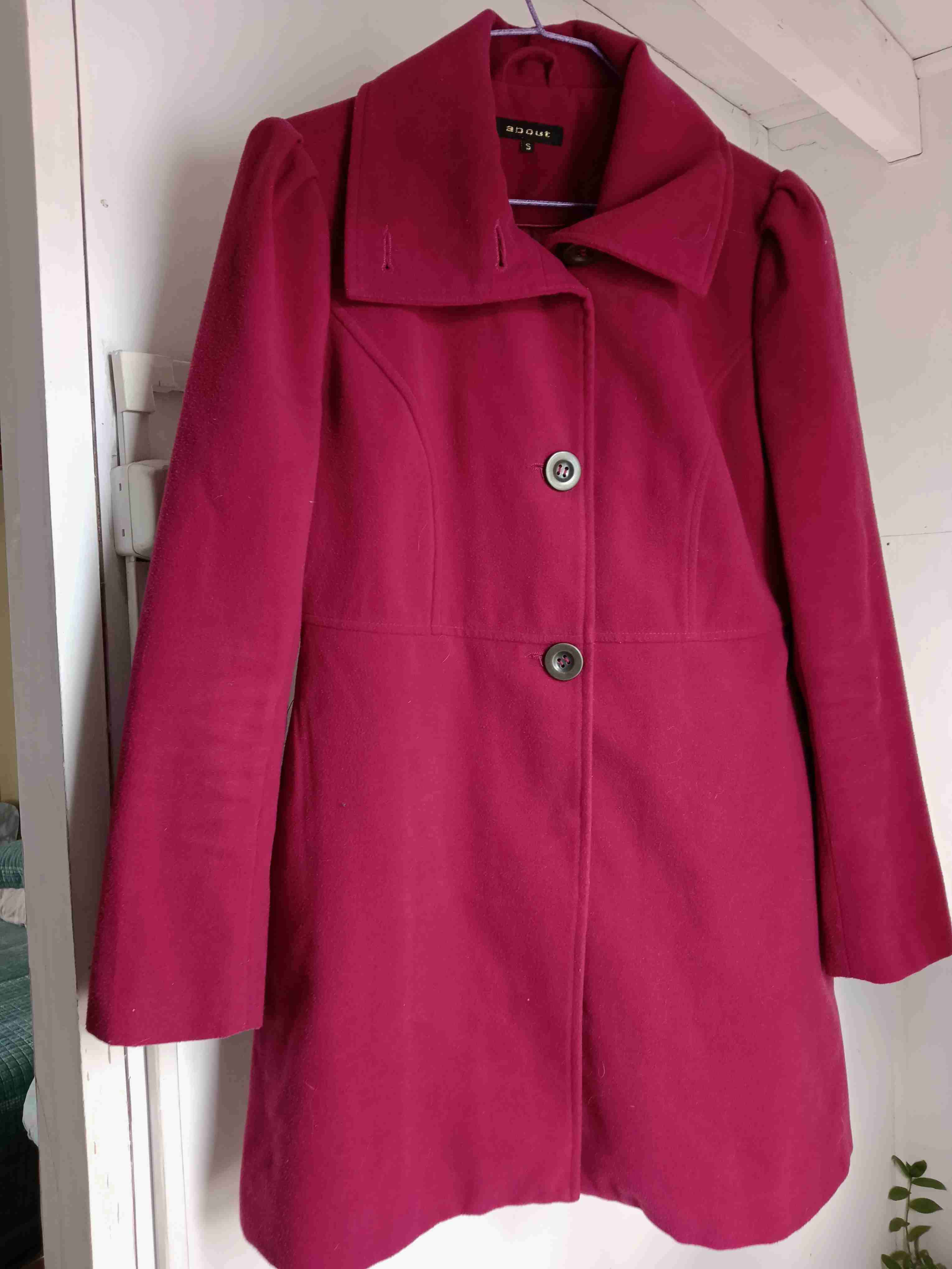 Abrigo burdeo de botonadura - miniatura 3