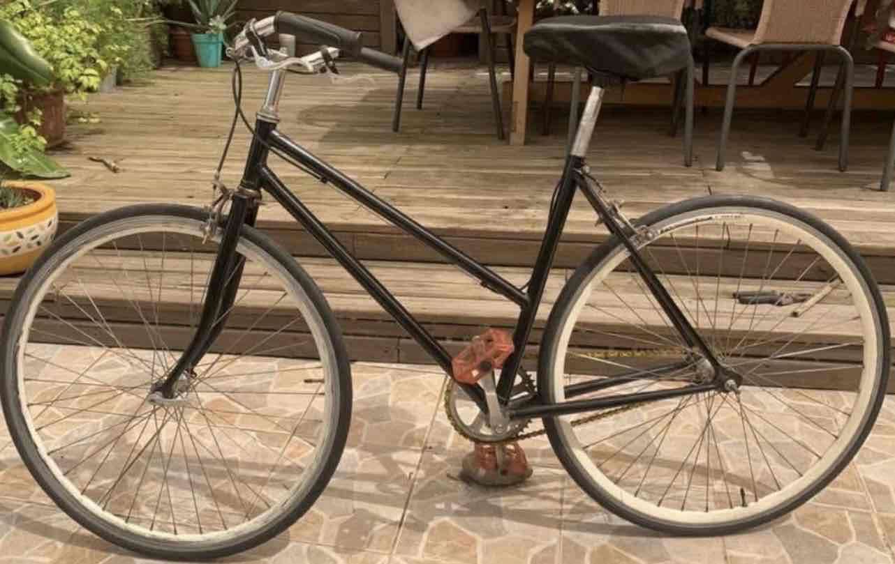 Bicicleta negra estilo urbano Aro 26