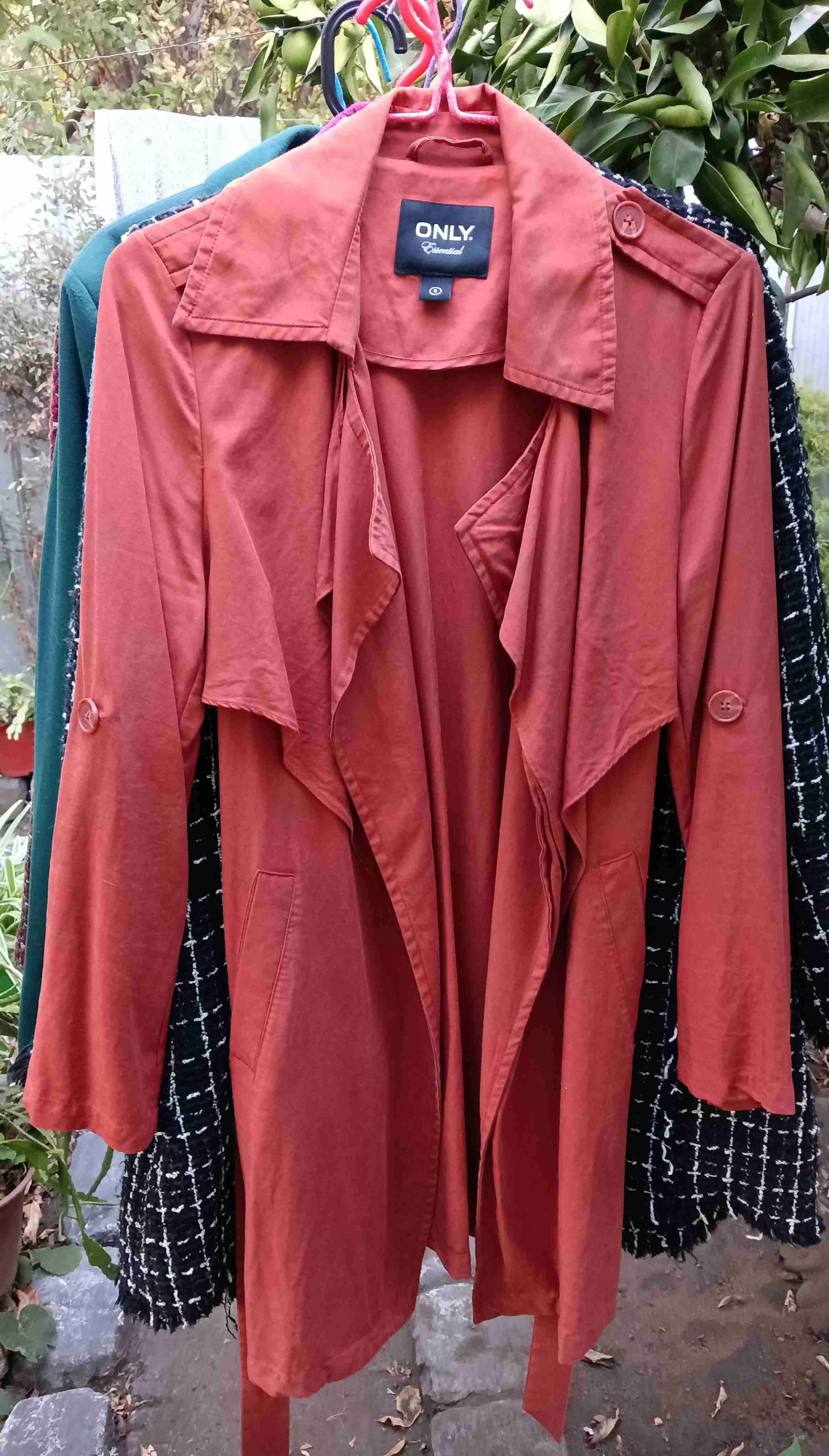 Abrigo trench terracota ONLY