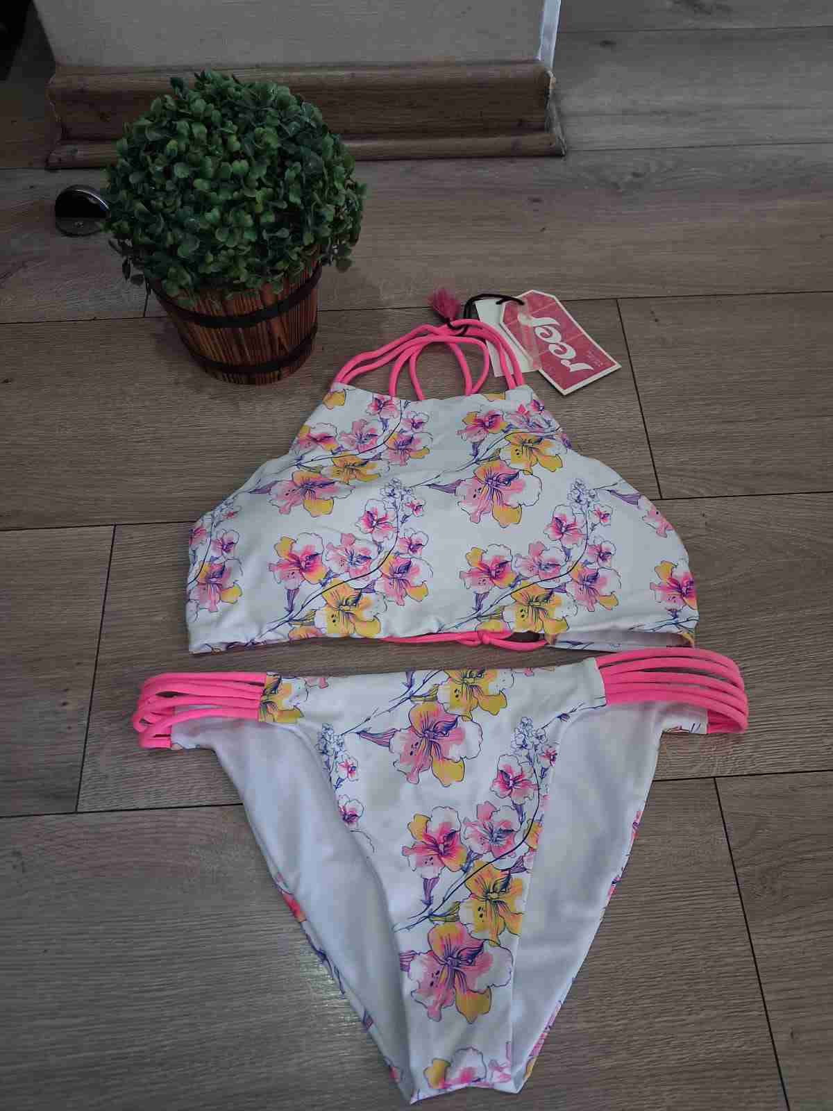 Bikini floral con tiras rosa