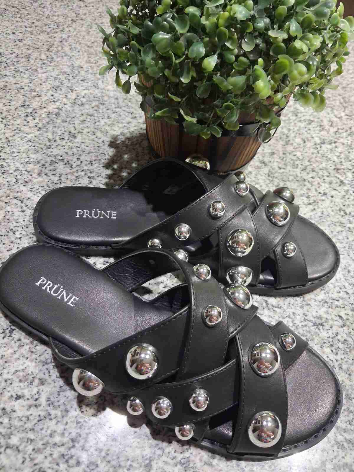 Sandalias negras con tachas - miniatura 2