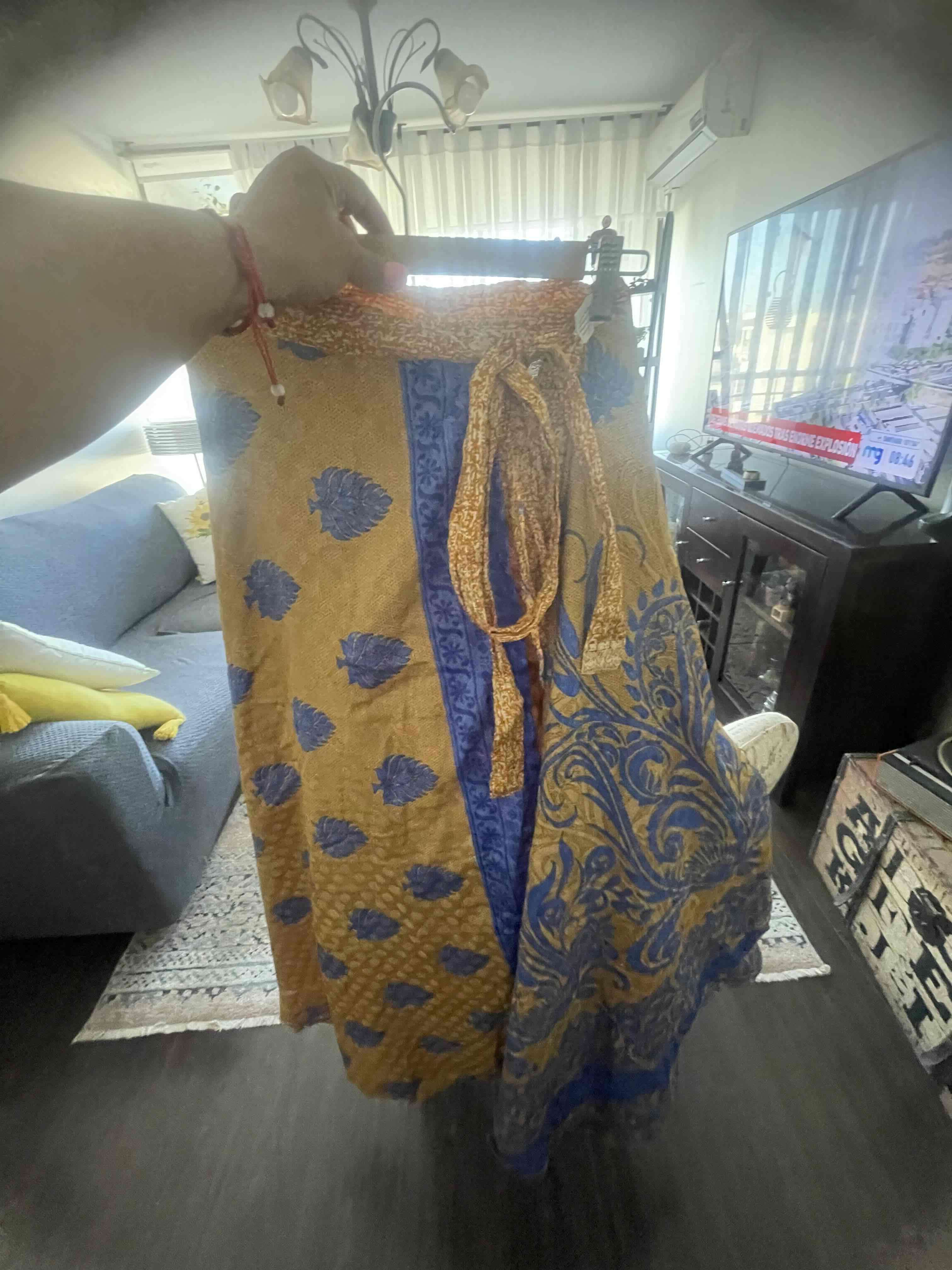 Falda larga estampada amarilla y azul