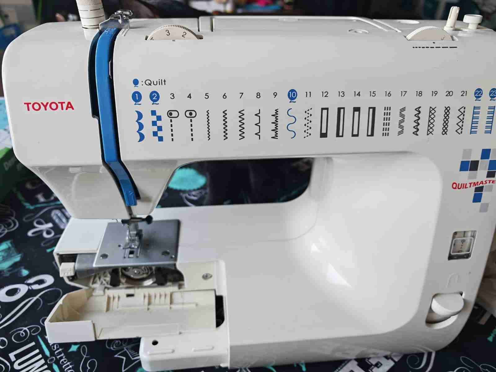 Máquina de coser Toyota Quiltmaster