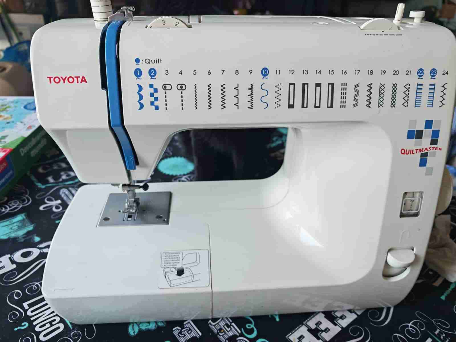 Máquina de coser Toyota Quiltmaster - miniatura 2