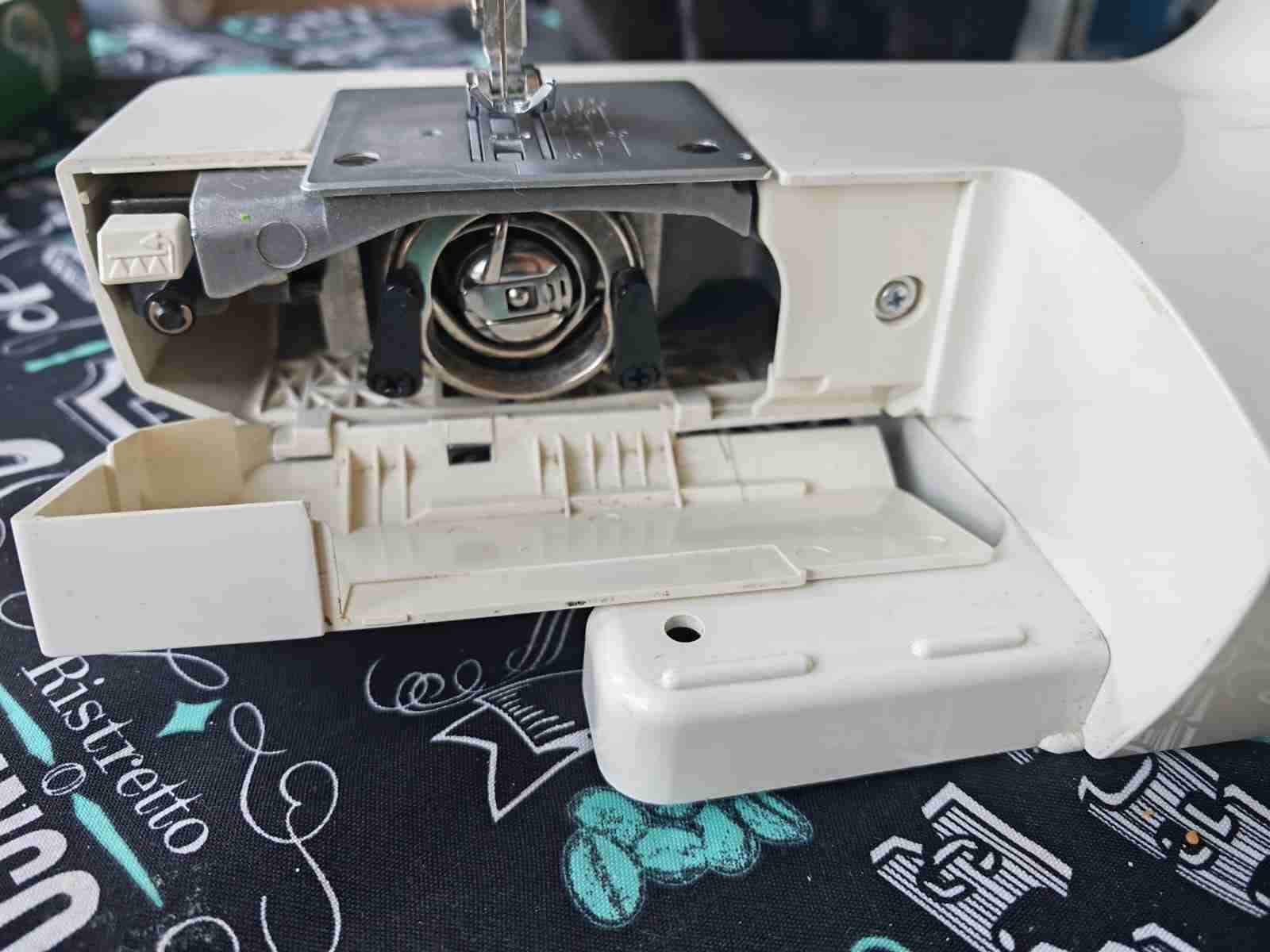 Máquina de coser Toyota Quiltmaster - miniatura 3