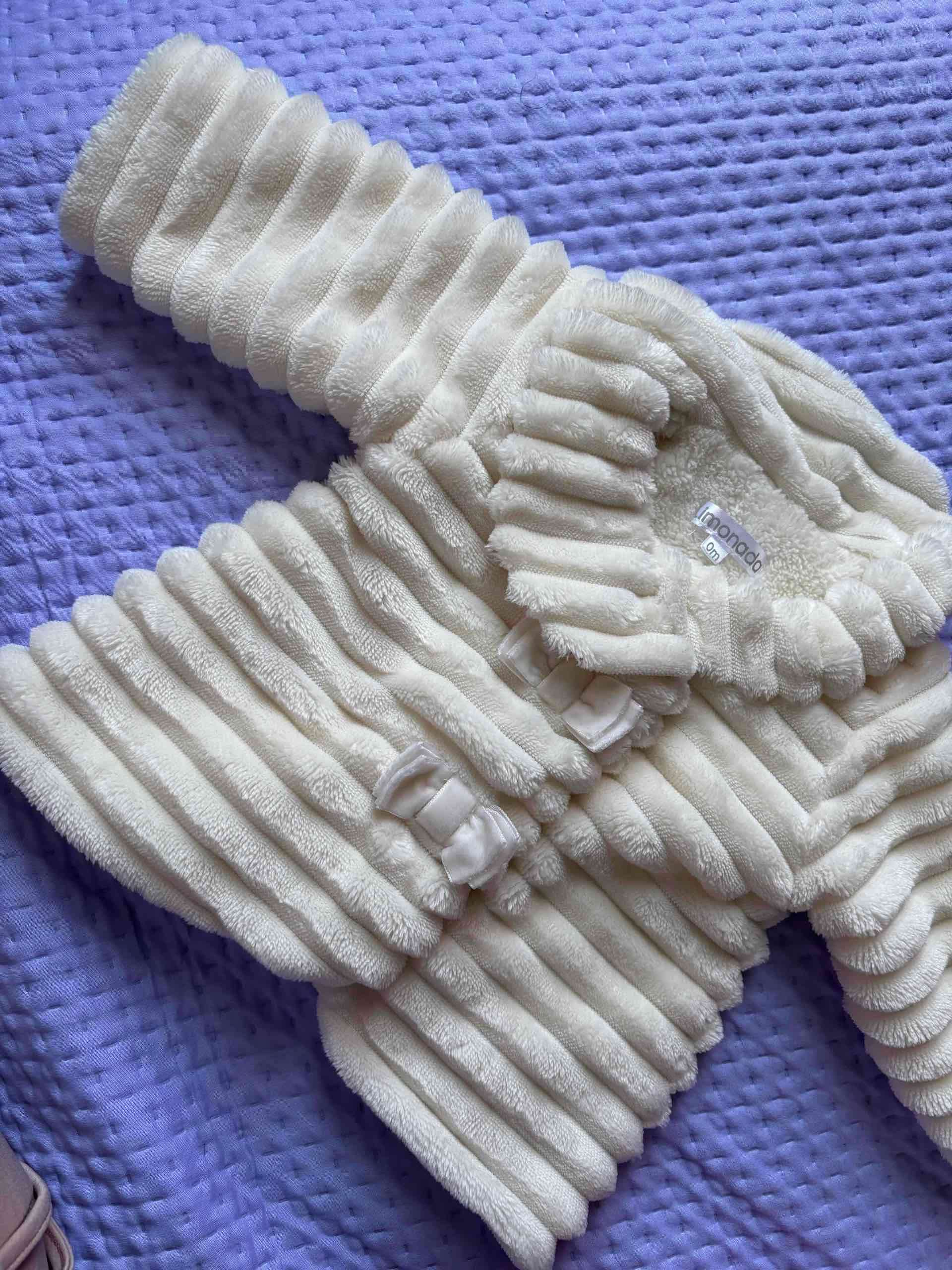 Chaqueta de bebé acolchada blanca