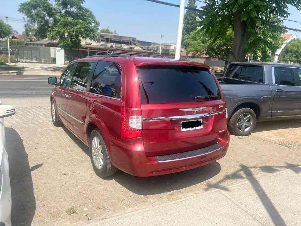 Chrysler town&country 2014 - miniatura 2