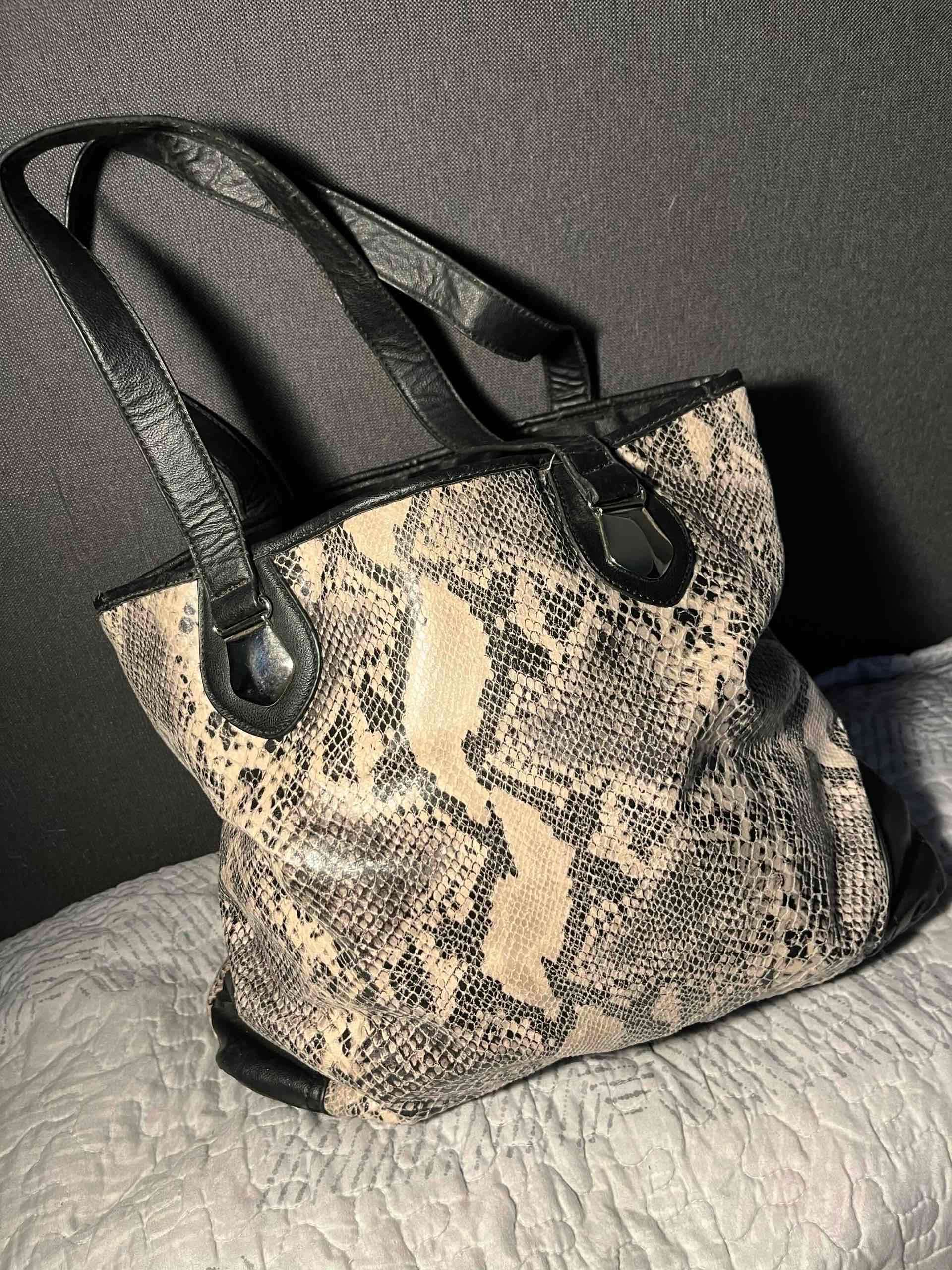 Bolso estampado serpiente