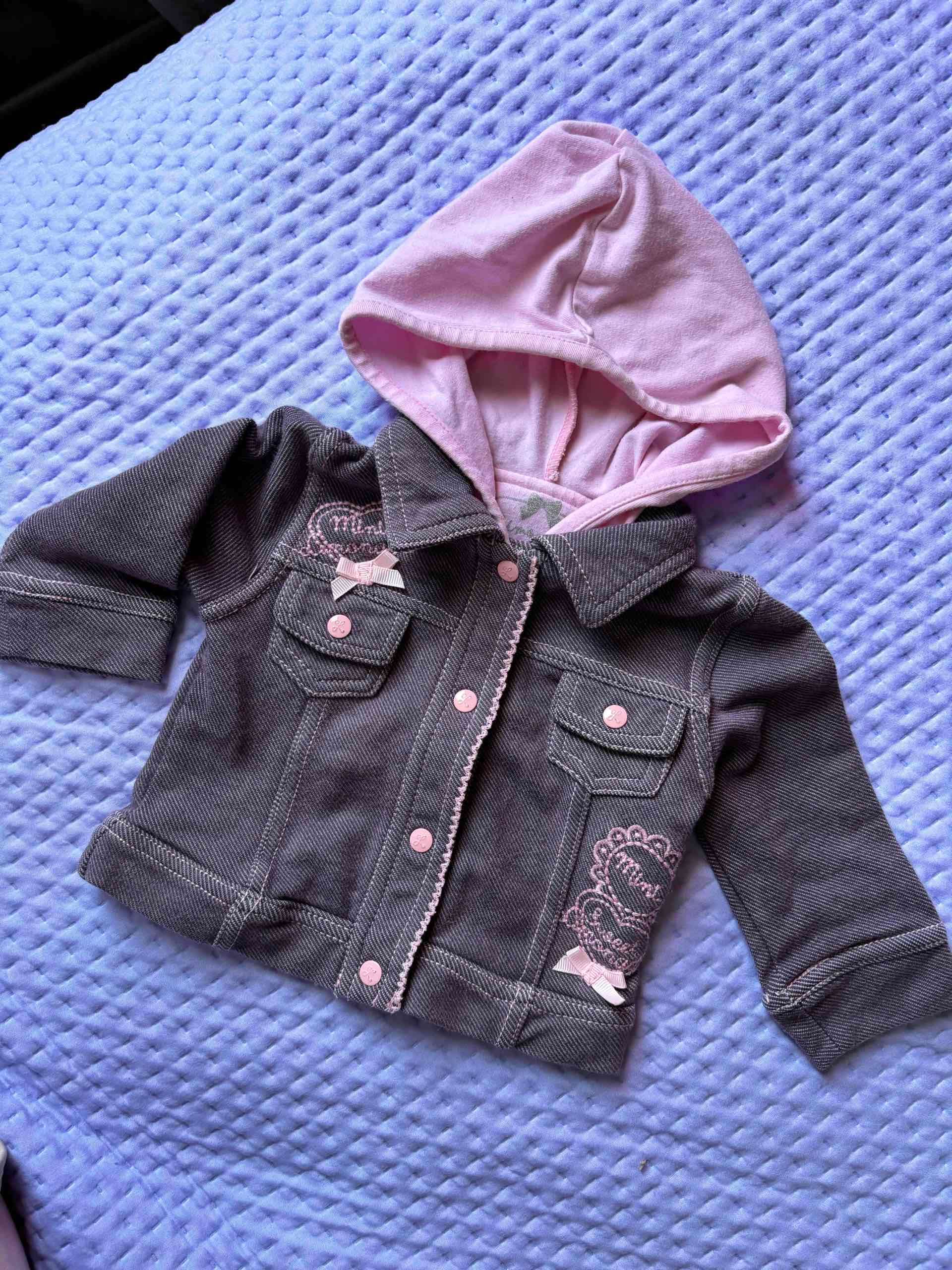 Chaqueta infantil gris con gorro